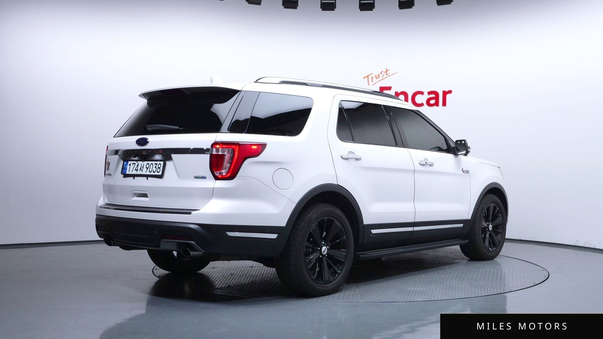 Ford Explorer 2018 — миниатюра 2