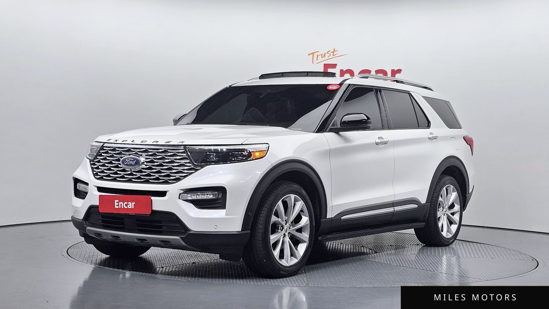 Ford Explorer 2021 — фото 1 из 12