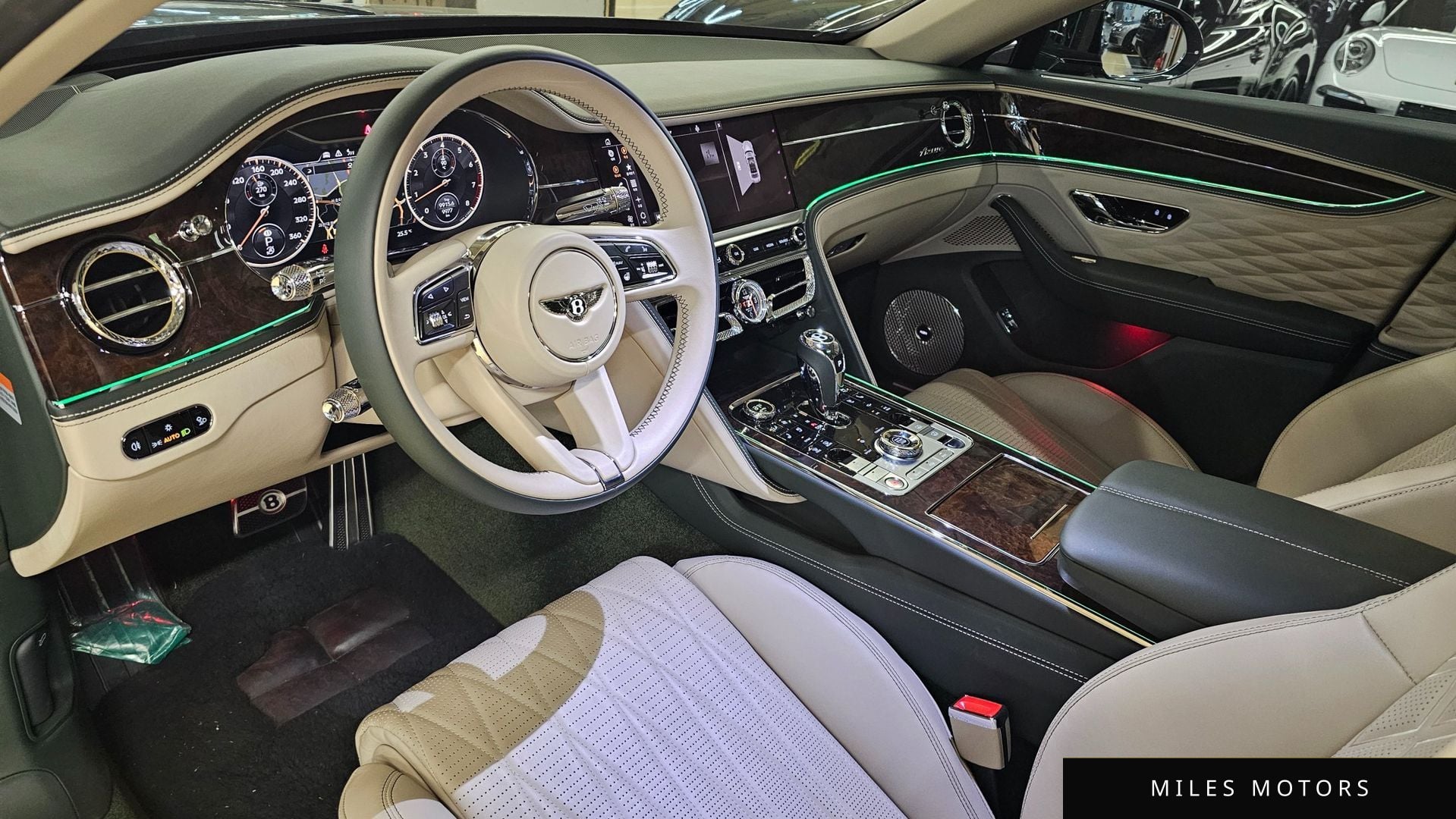 Bentley Flying Spur 2023 — миниатюра 10