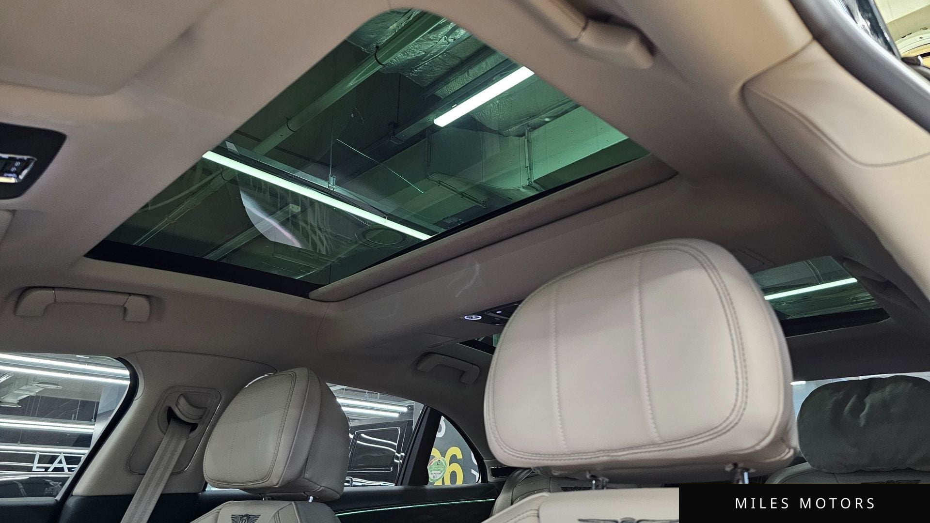 Bentley Flying Spur 2023 — миниатюра 11