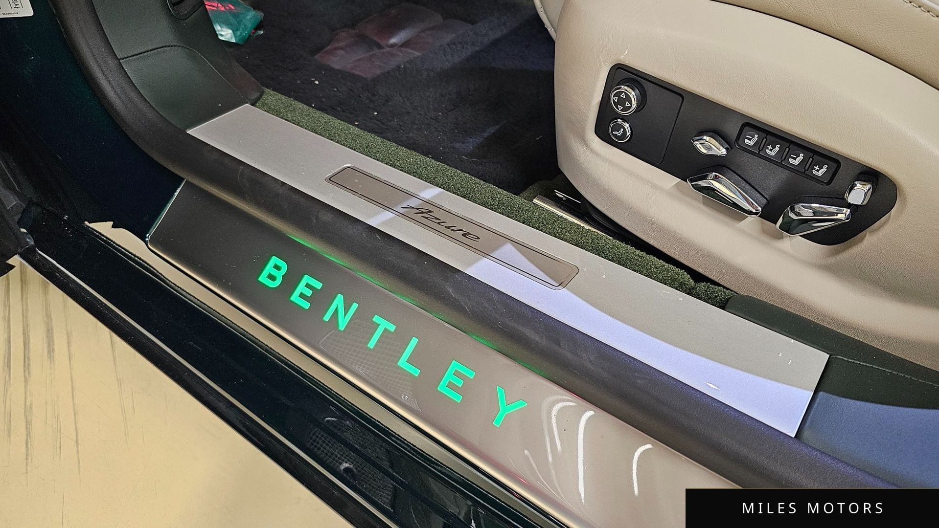 Bentley Flying Spur 2023 — миниатюра 12