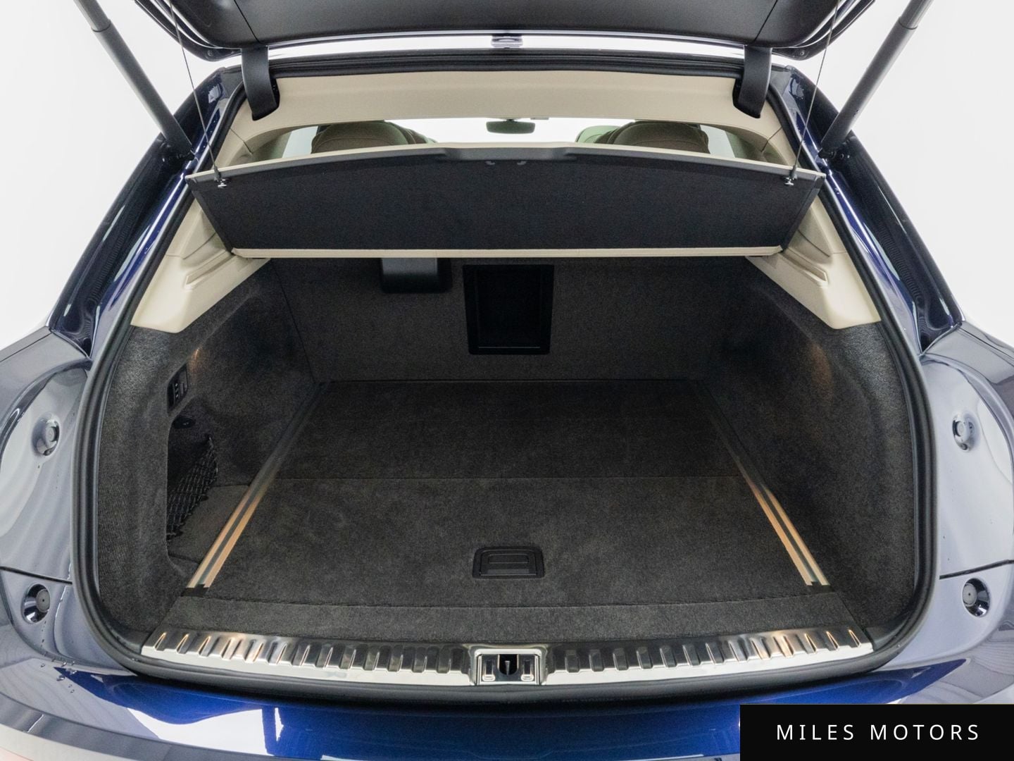 Bentley Bentayga 2025 — миниатюра 9