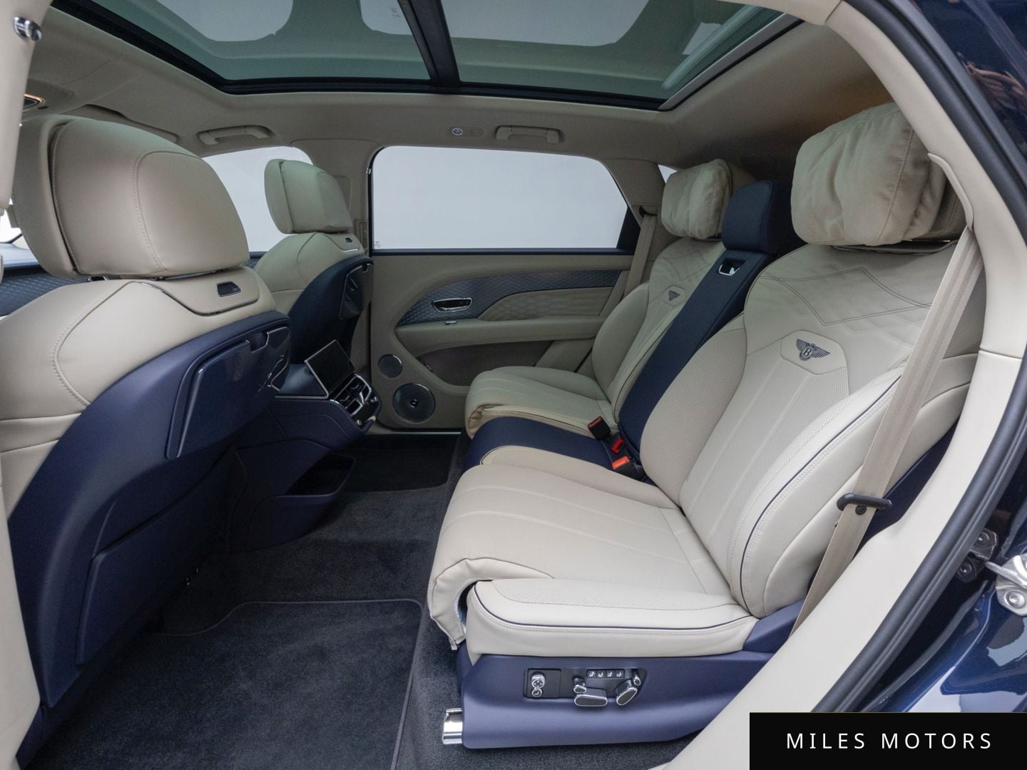 Bentley Bentayga 2025 — миниатюра 12