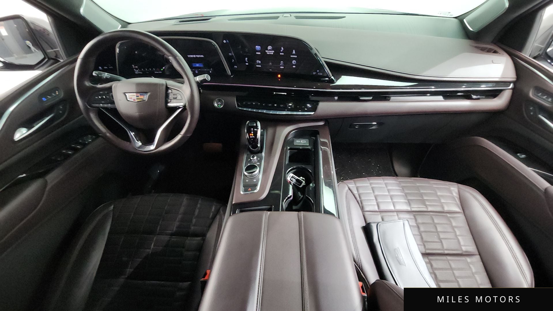 Cadillac Escalade 2023 — миниатюра 10