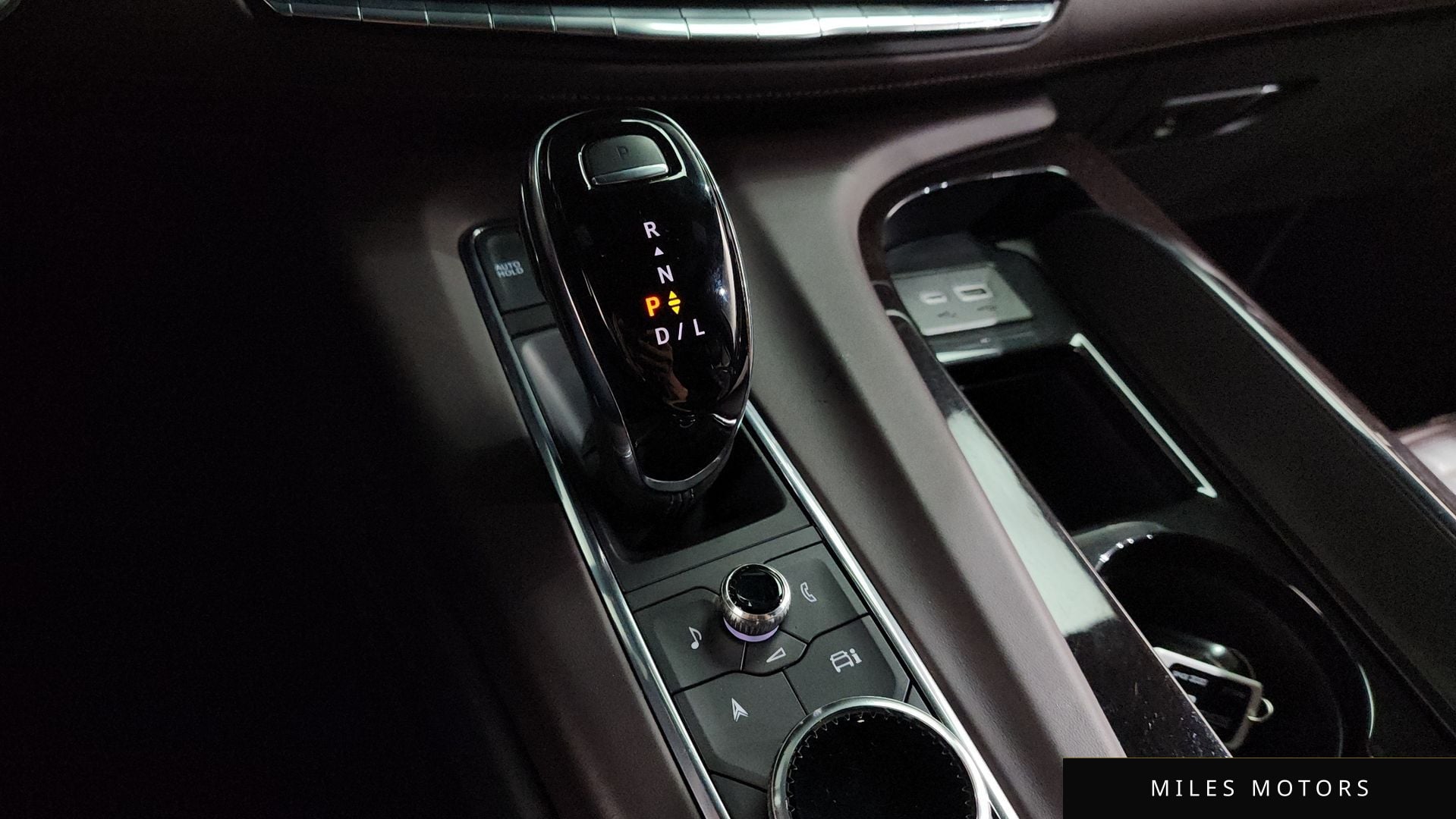 Cadillac Escalade 2023 — миниатюра 12