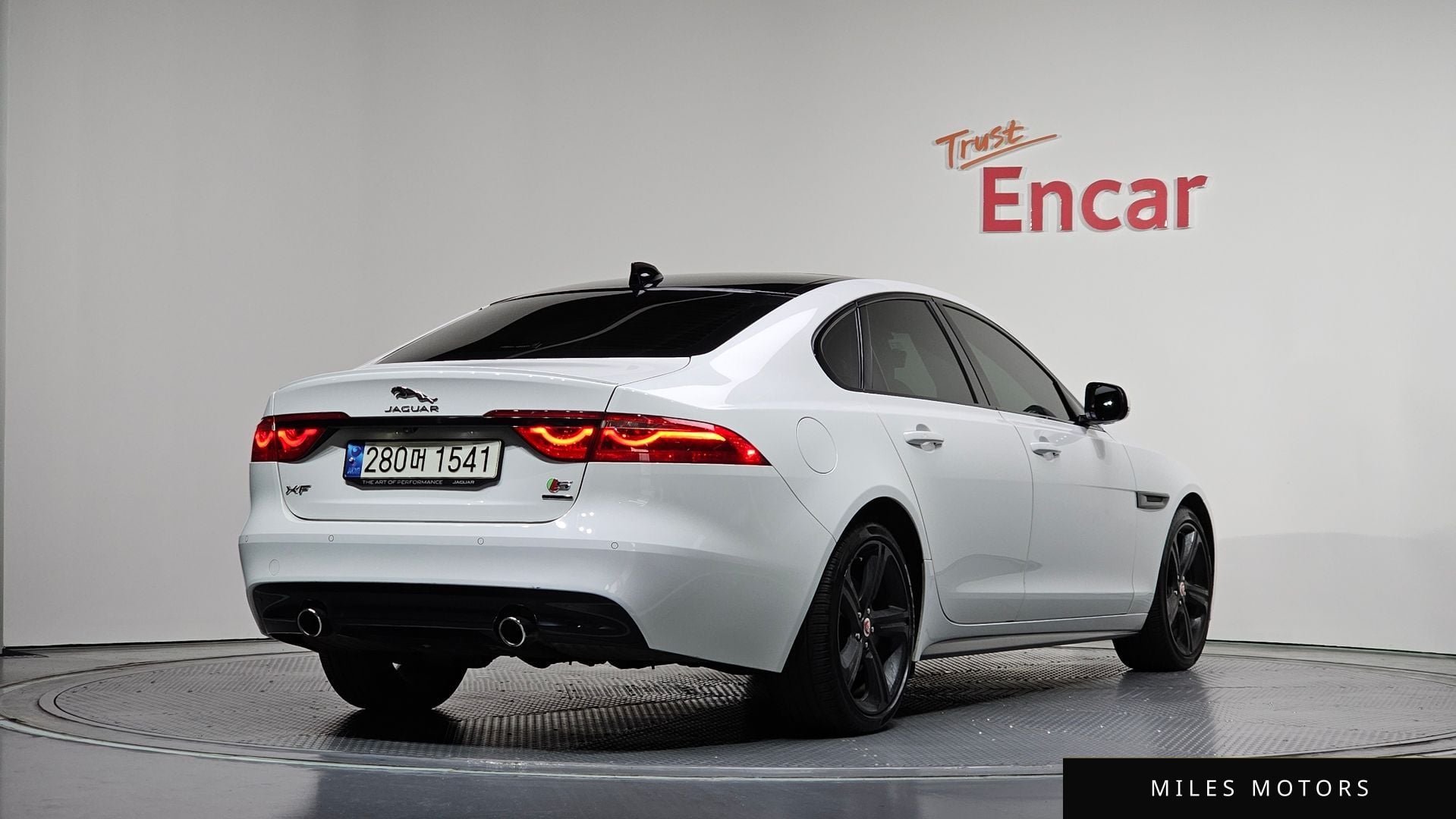 Jaguar XF (X260) 2017 — миниатюра 2