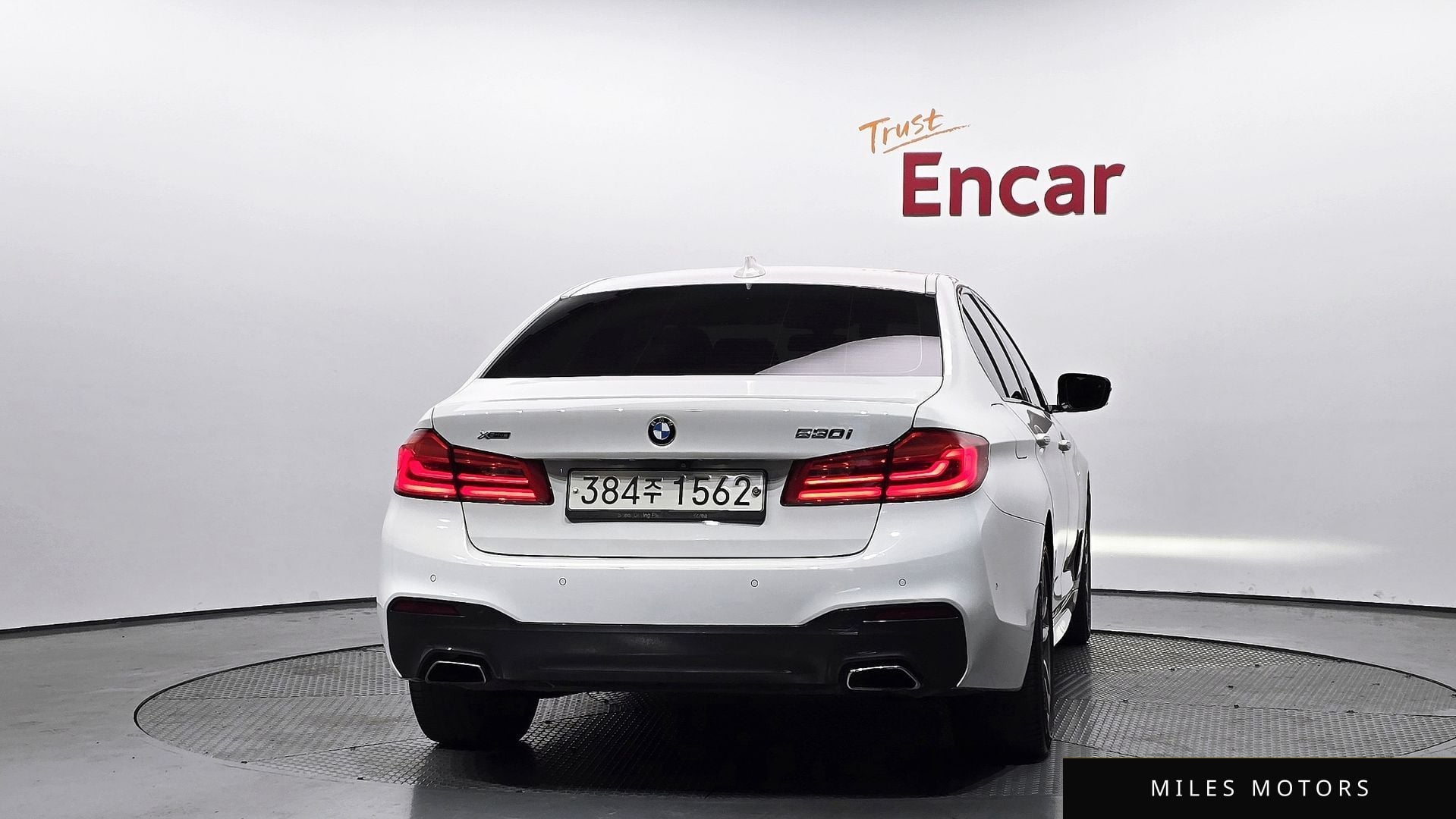 BMW 5 Series (G30) 2017 — миниатюра 3