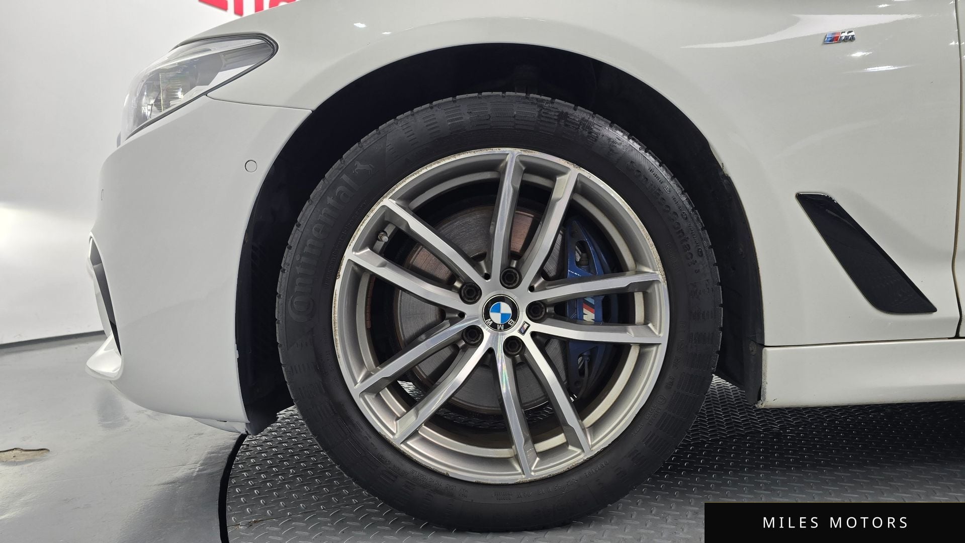 BMW 5 Series (G30) 2017 — миниатюра 4
