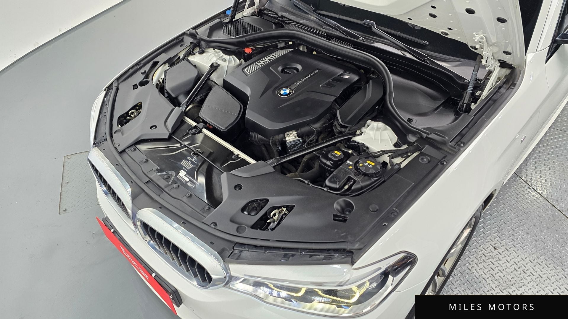 BMW 5 Series (G30) 2017 — миниатюра 5