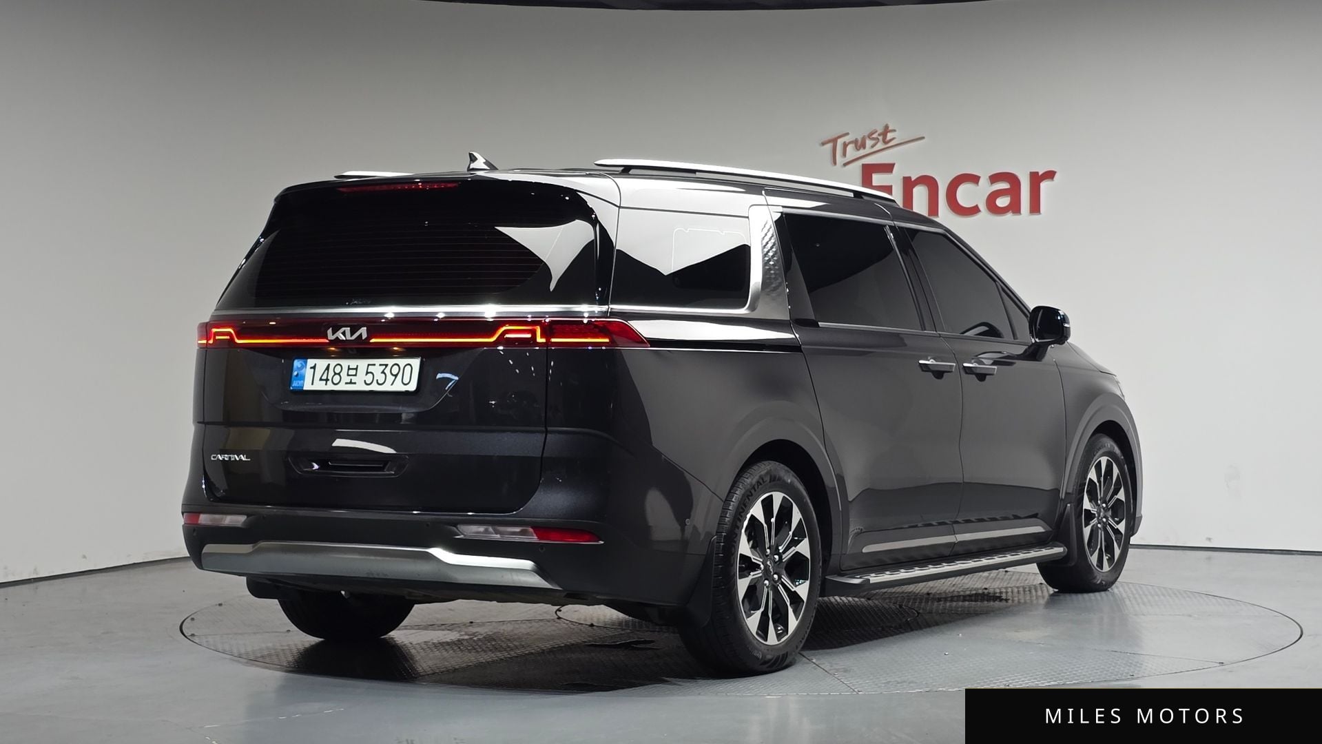 Kia Carnival 2023 — фото 1 из 12