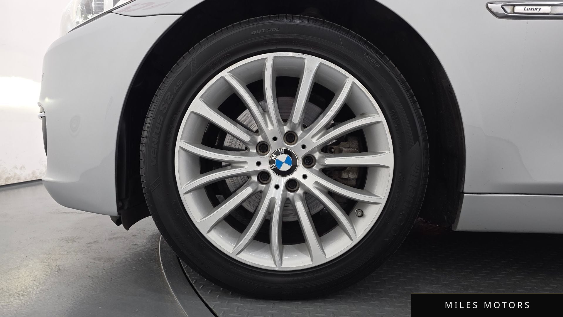 BMW 5 Series (F10) 2015 — миниатюра 5