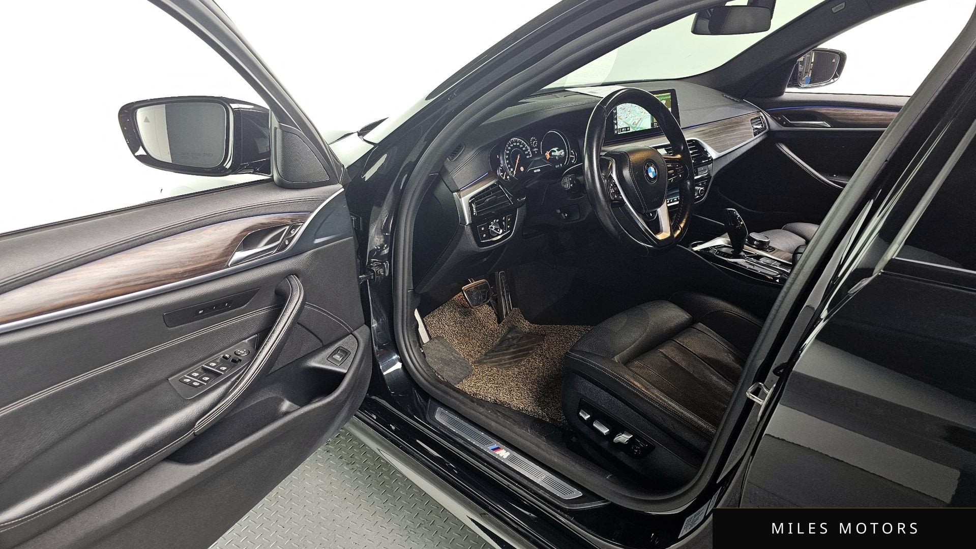 BMW 5 Series (G30) 2017 — миниатюра 10