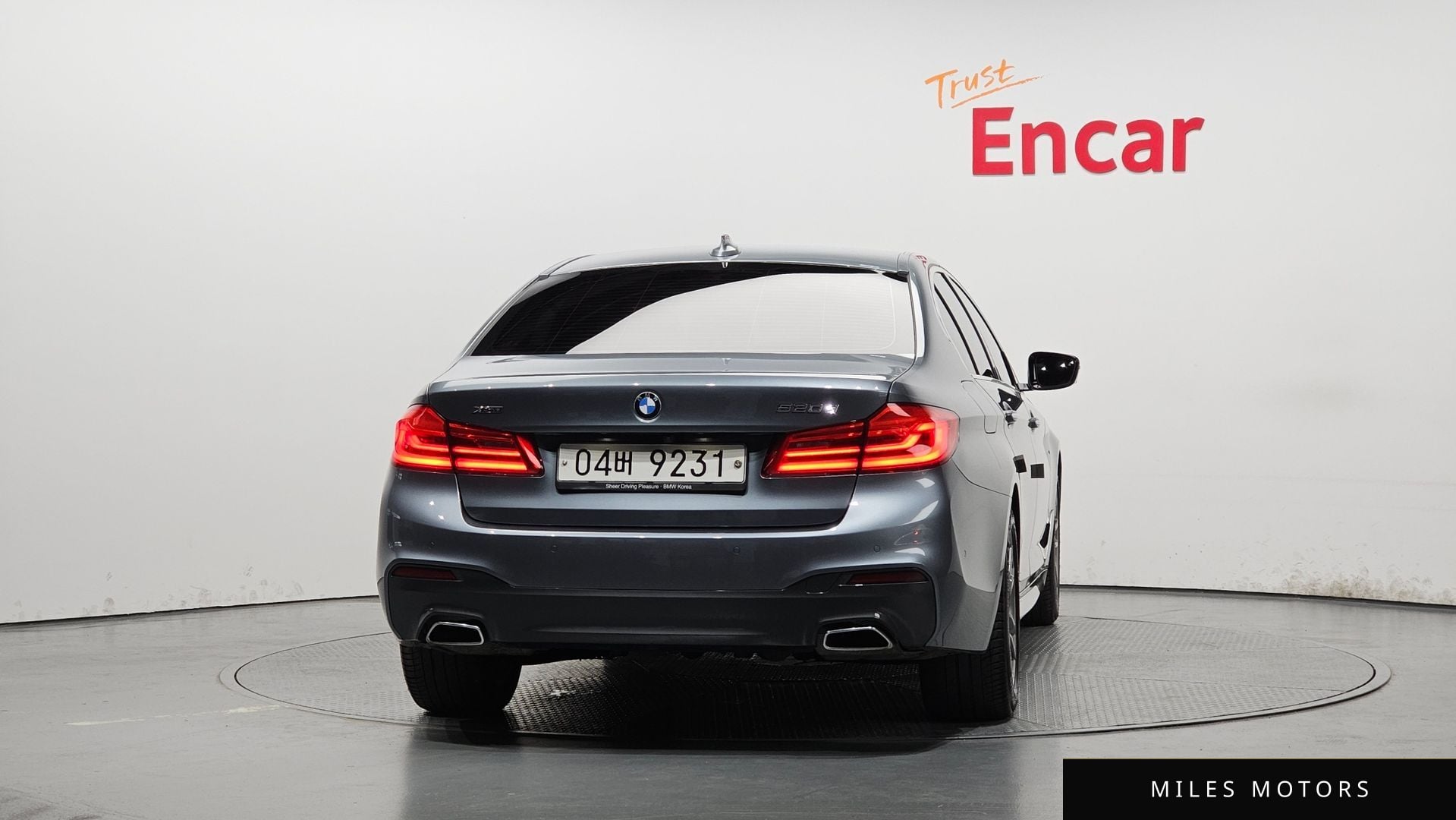 BMW 5 Series (G30) 2018 — миниатюра 3