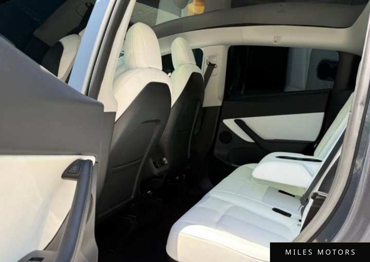 Tesla Model Y 2022 — миниатюра 6