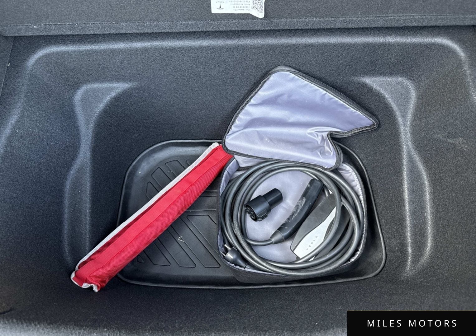 Tesla Model Y 2022 — миниатюра 10