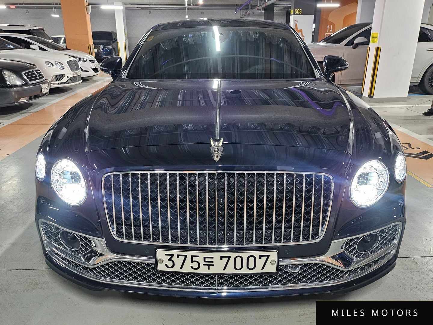 Bentley Flying Spur 2022 — фото 1 из 12