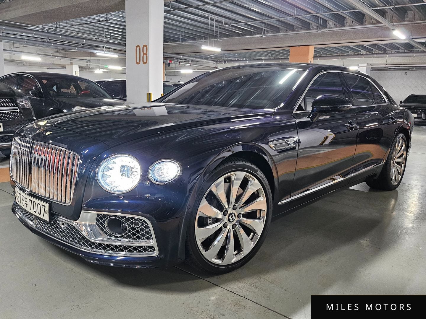 Bentley Flying Spur 2022 — миниатюра 2