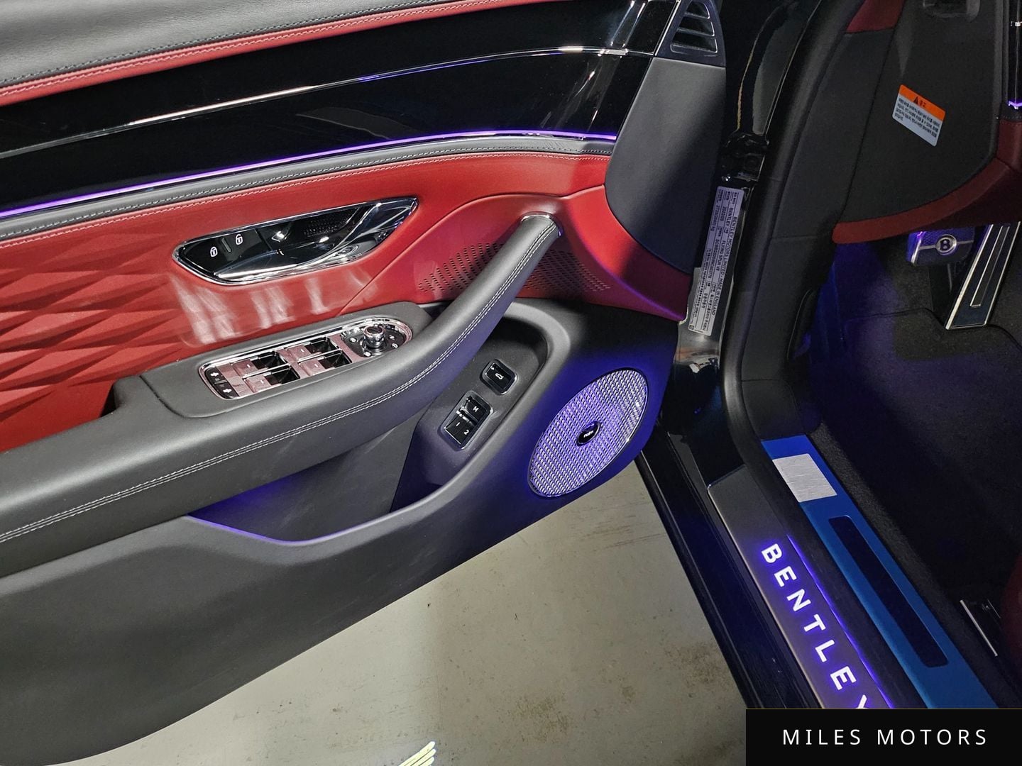 Bentley Flying Spur 2022 — миниатюра 6