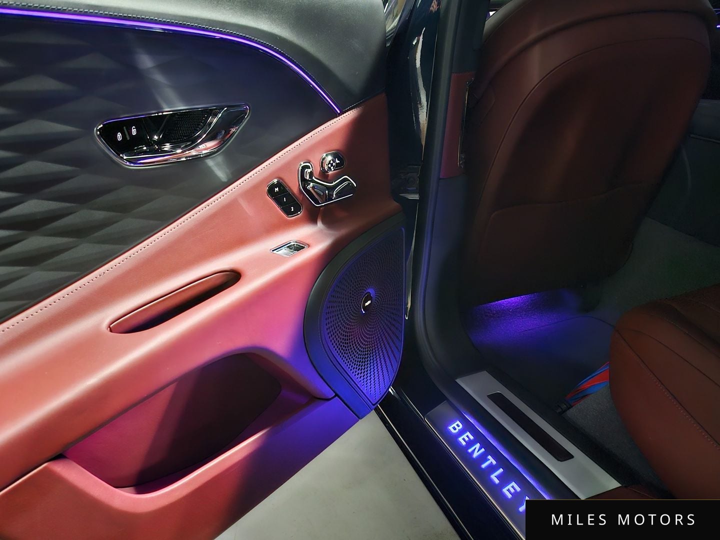 Bentley Flying Spur 2022 — миниатюра 12