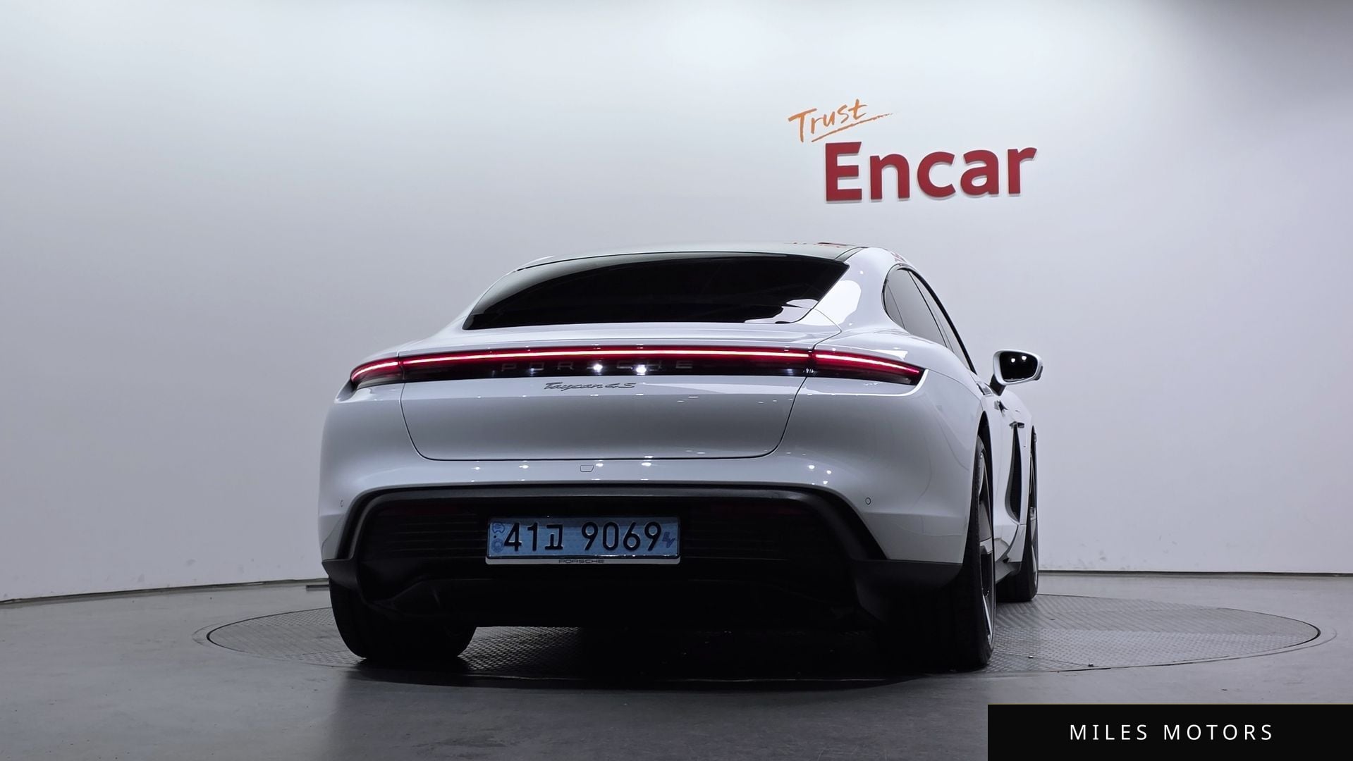 Porsche Taycan 2021 — миниатюра 4
