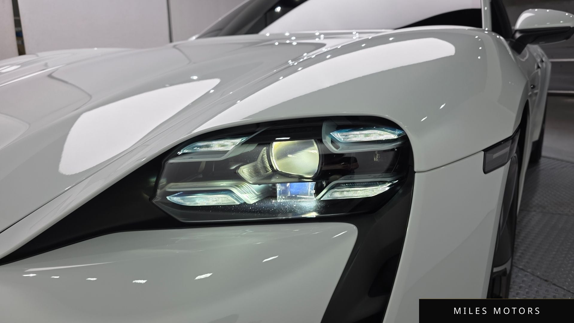 Porsche Taycan 2021 — миниатюра 8
