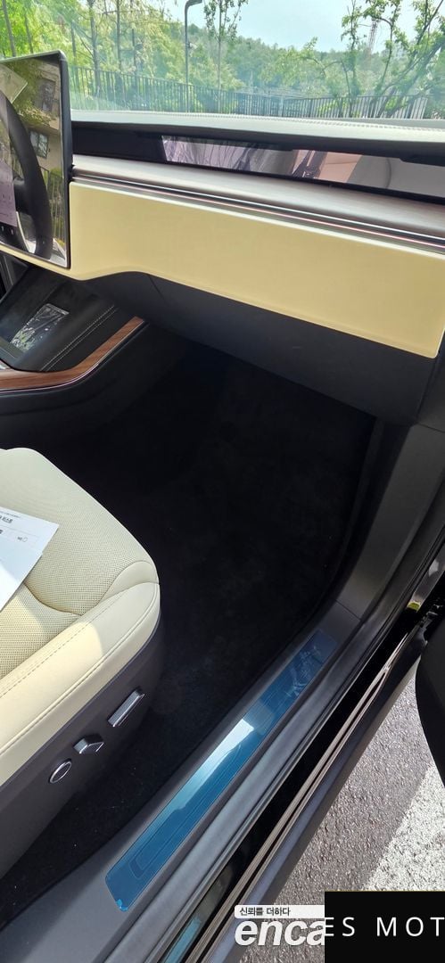 Tesla Model X 2026 — миниатюра 10