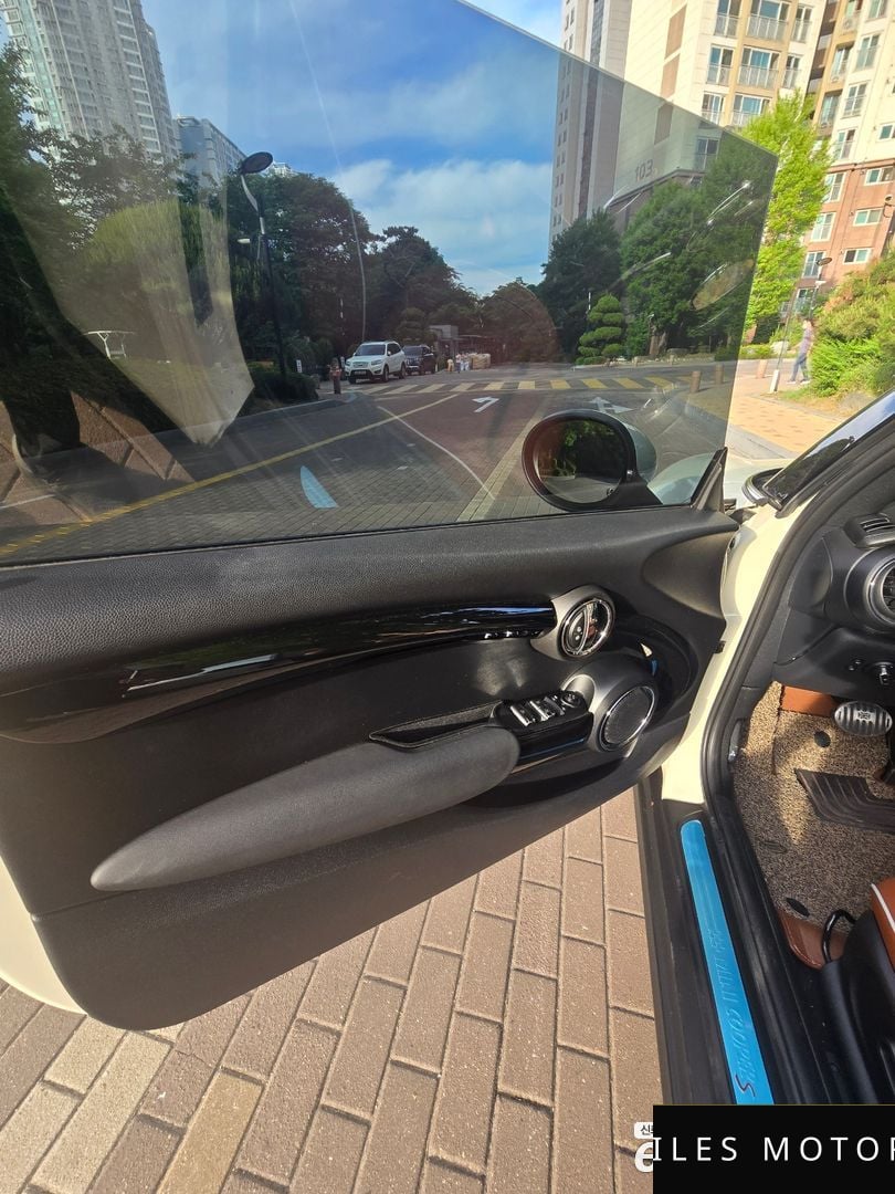 MINI Cooper Convertible 2019 — миниатюра 9