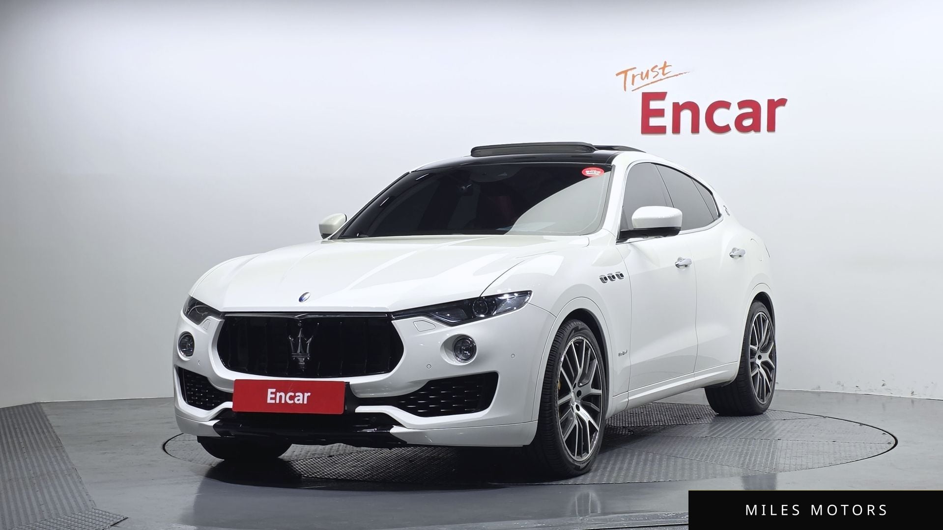 Maserati Levante 2017 — фото 1 из 12