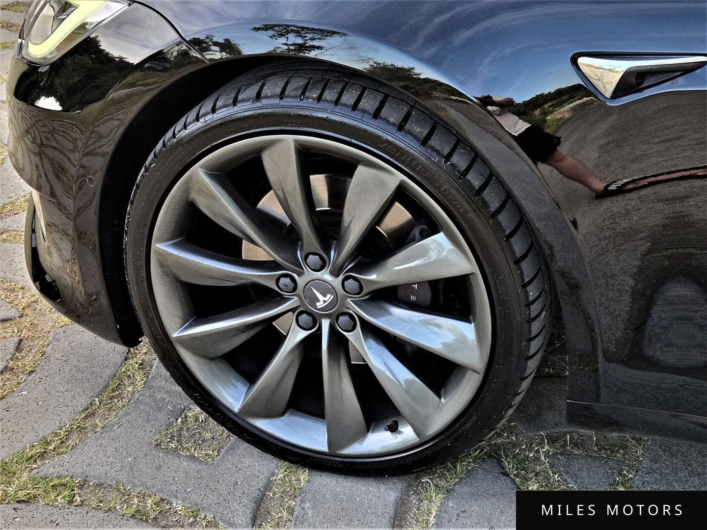 Tesla Model S 2017 — миниатюра 5