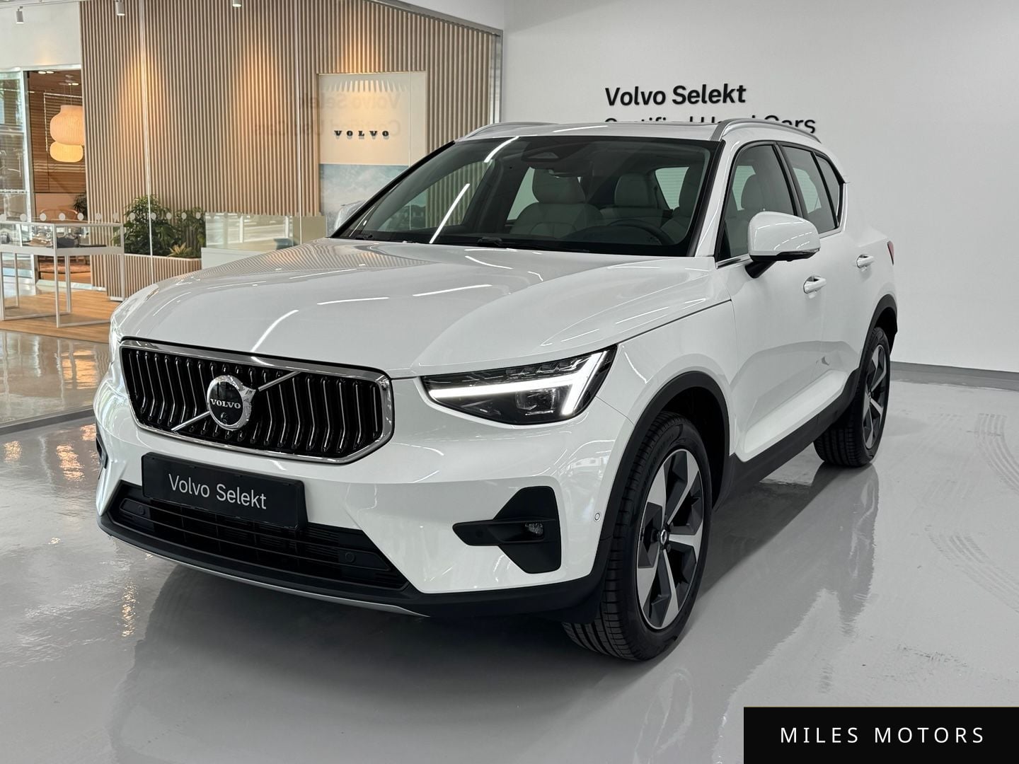 Volvo XC40 2025 — фото 1 из 12