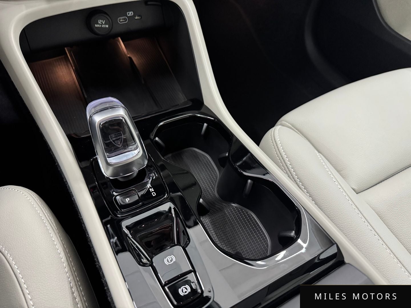 Volvo XC40 2025 — миниатюра 9
