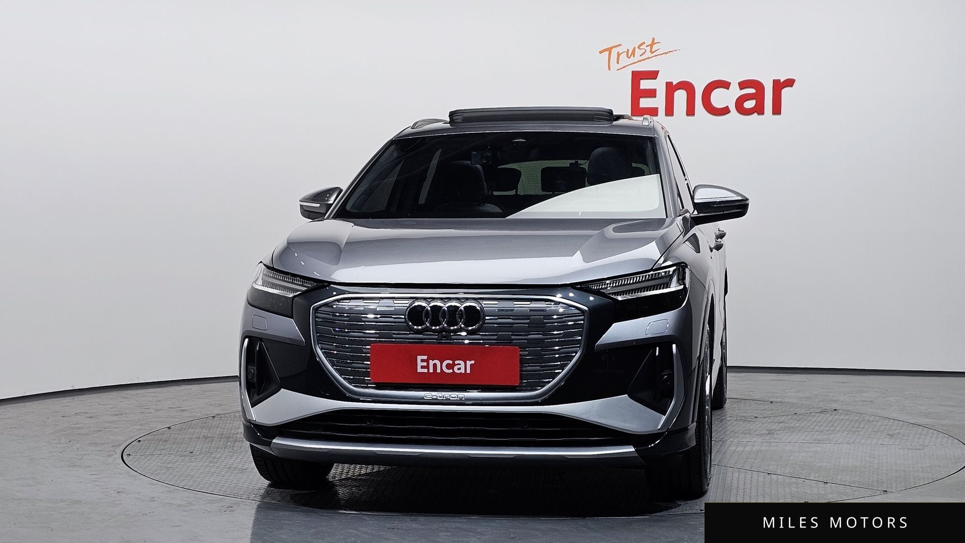 Audi Q4 e-tron 2025 — миниатюра 3