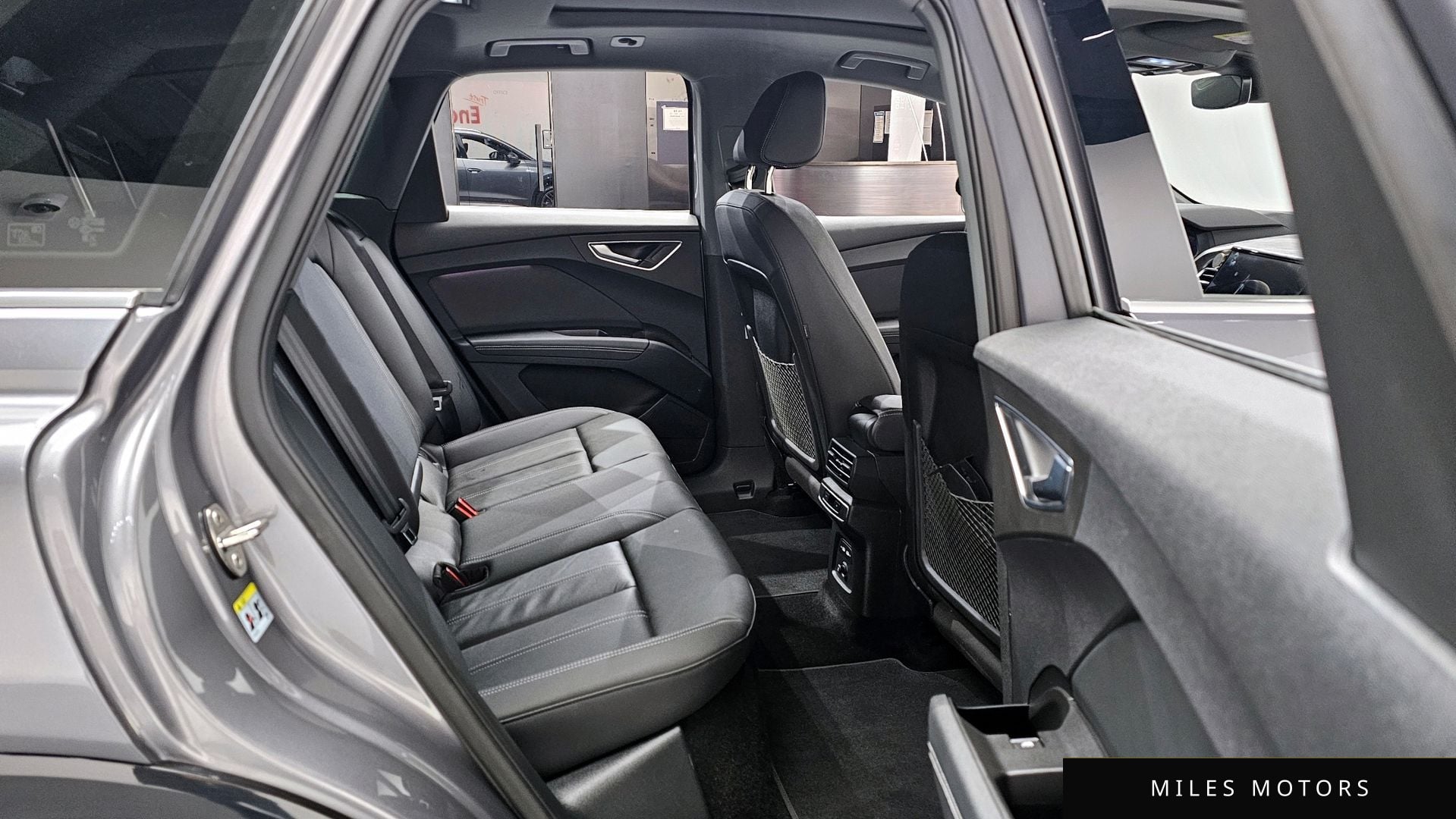 Audi Q4 e-tron 2025 — миниатюра 11