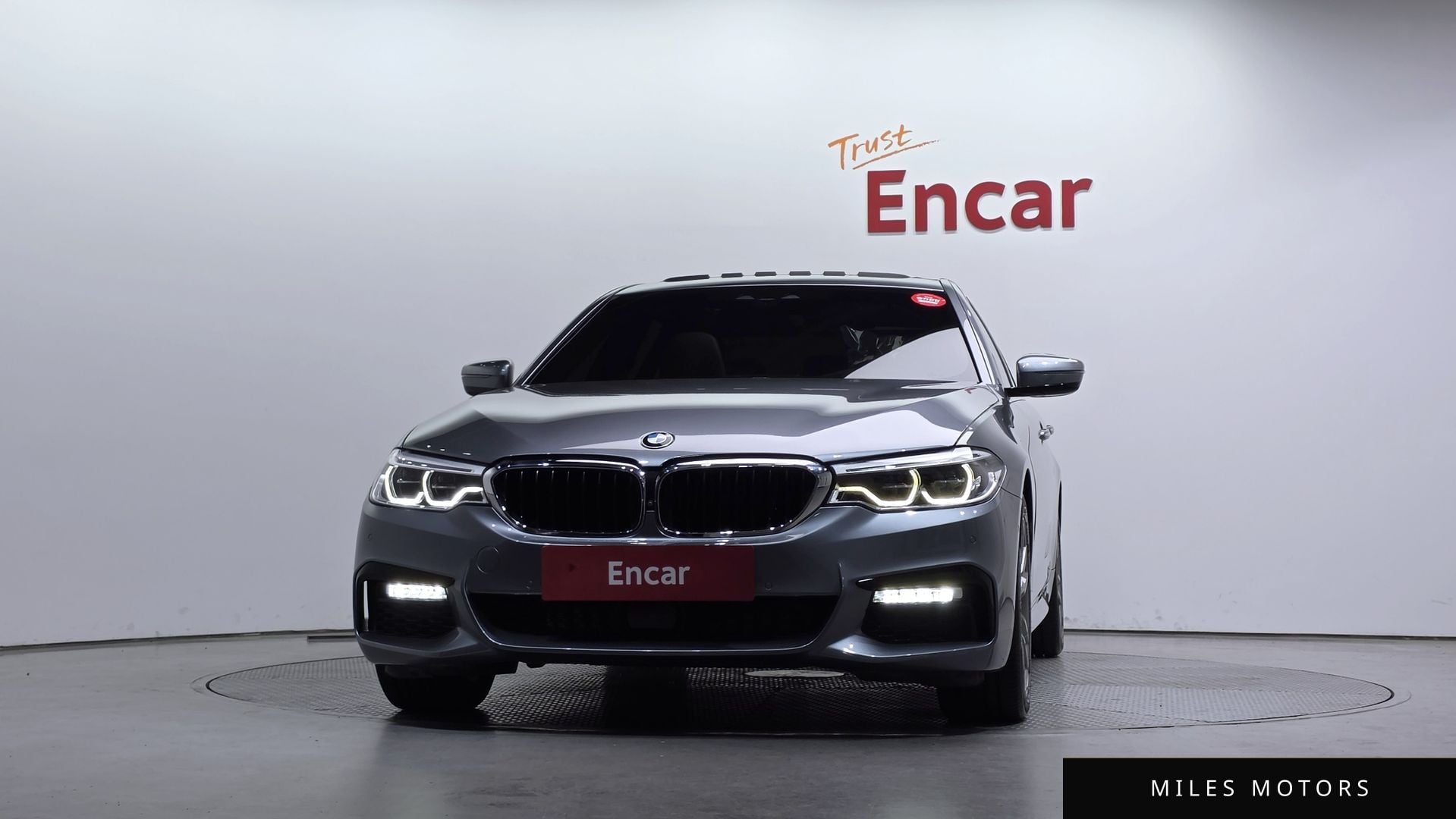 BMW 5 Series (G30) 2018 — миниатюра 3