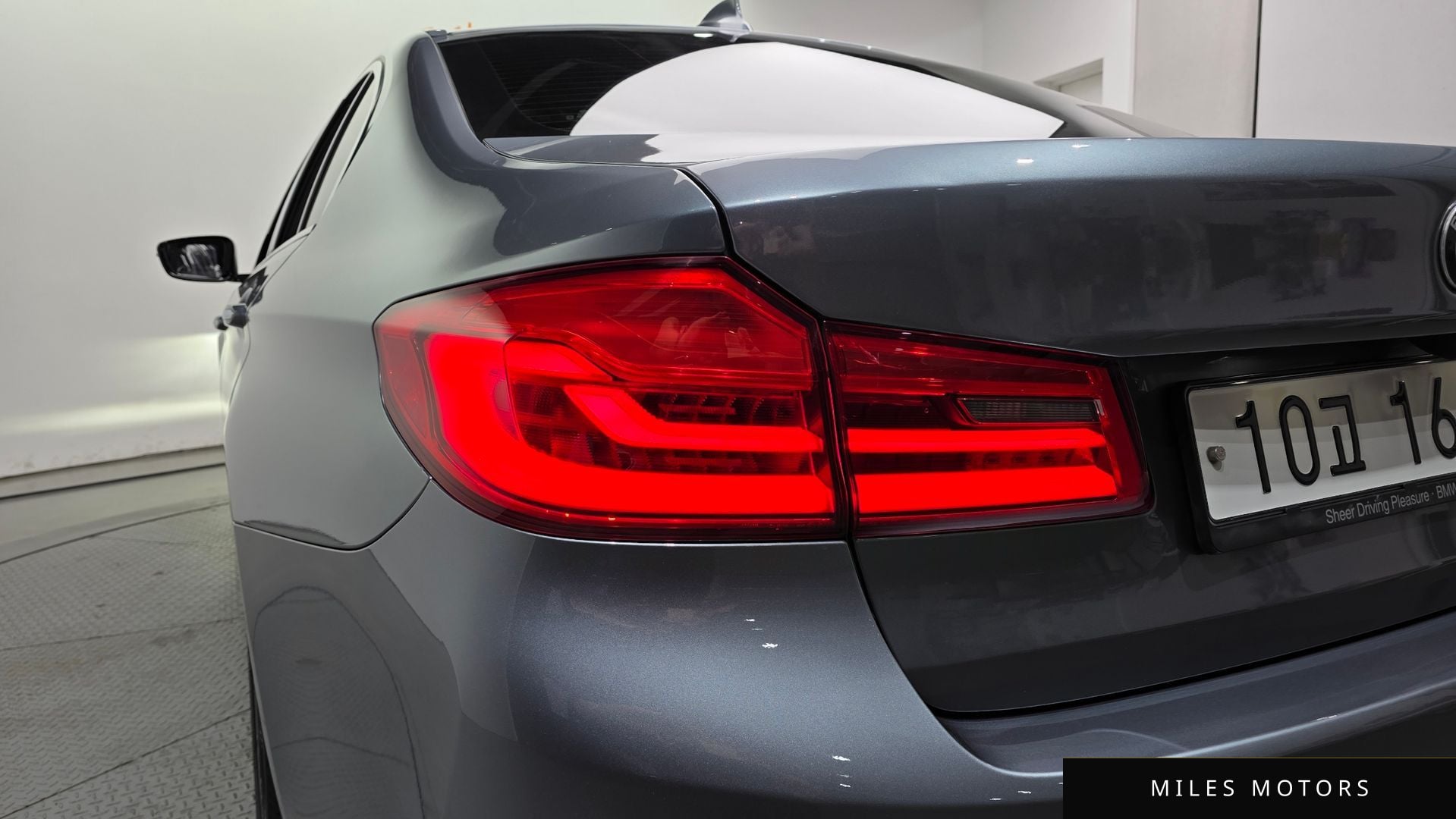 BMW 5 Series (G30) 2018 — миниатюра 9
