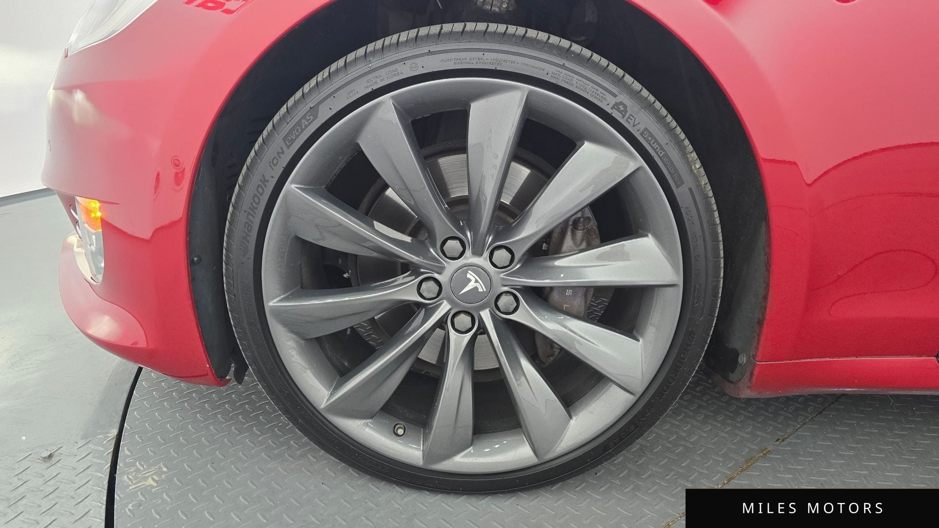 Tesla Model S 2017 — миниатюра 5