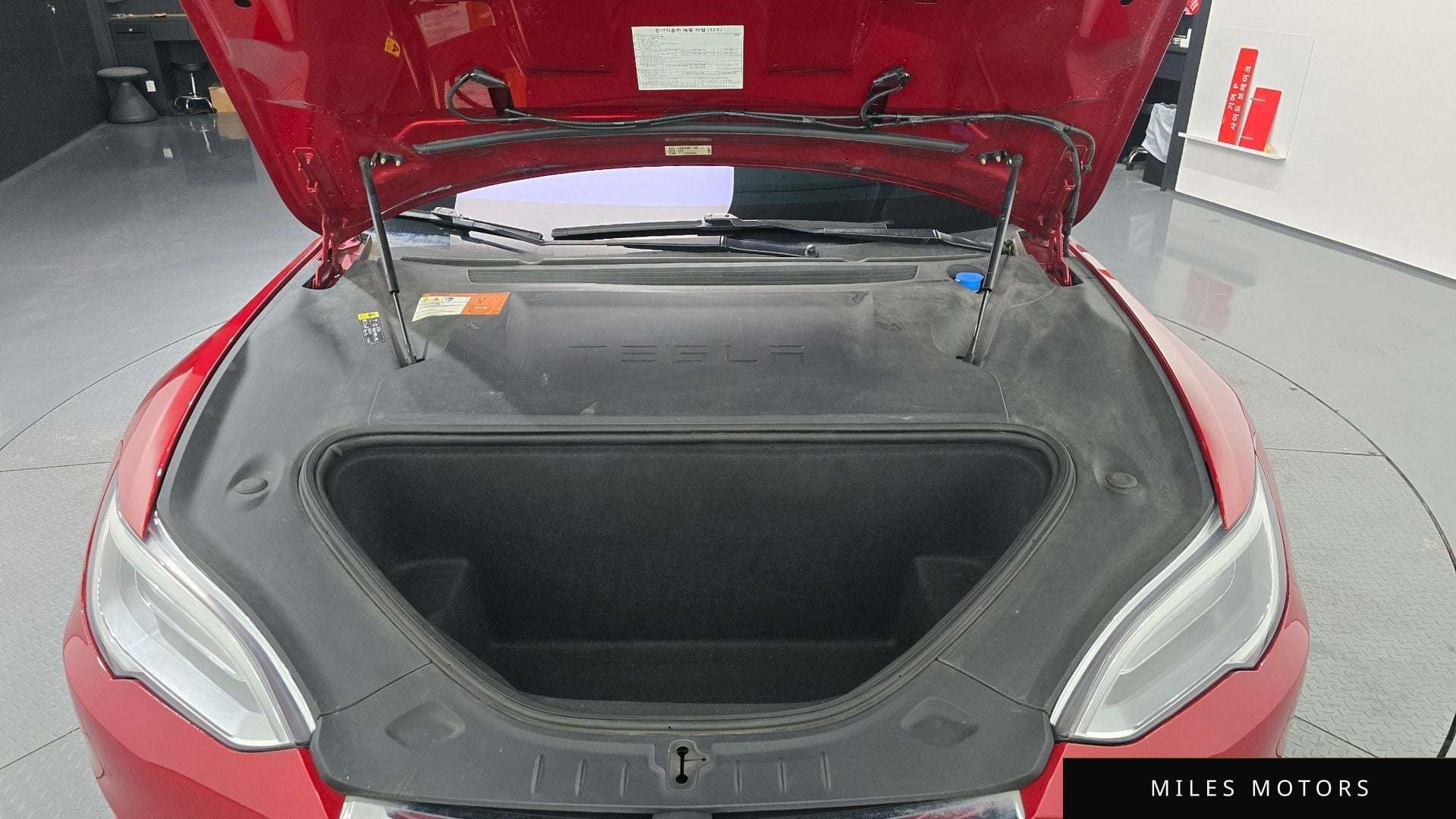 Tesla Model S 2017 — миниатюра 6