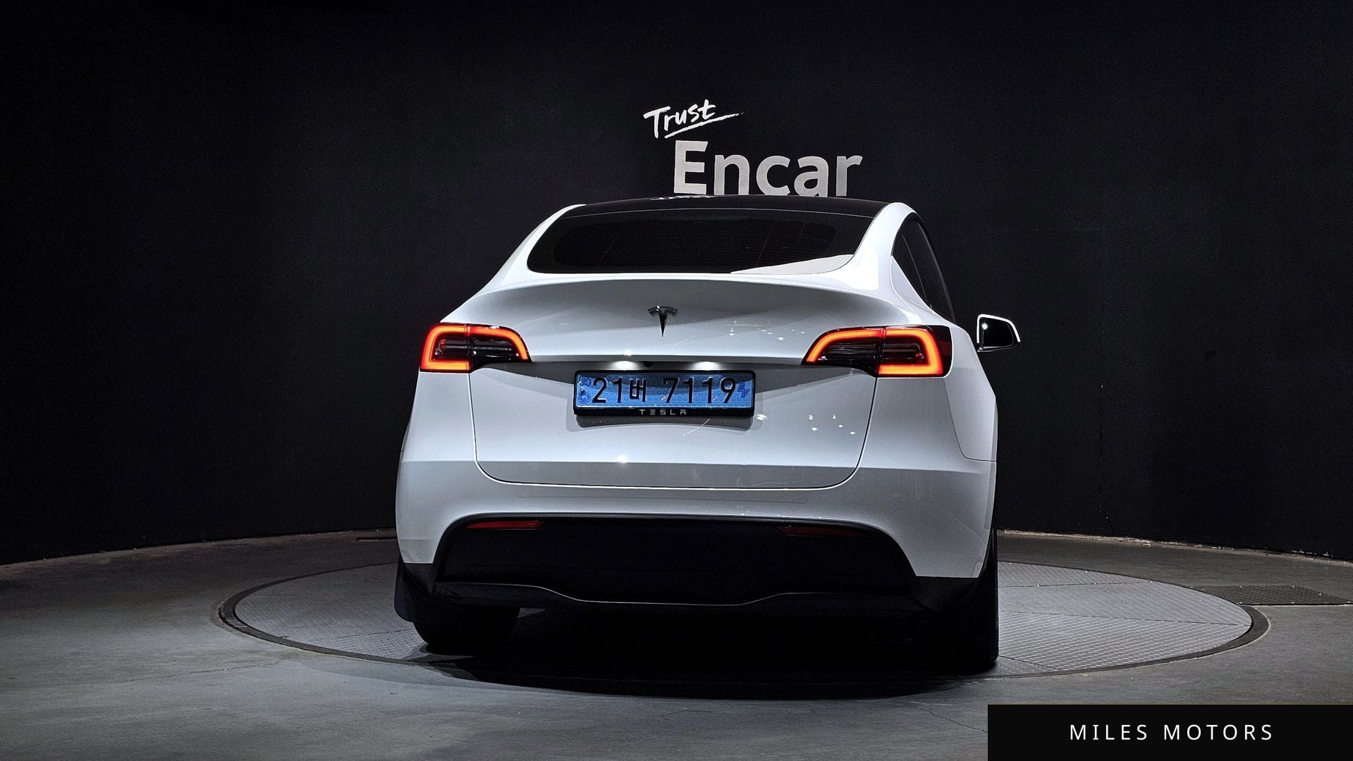 Tesla Model Y 2023 — миниатюра 4