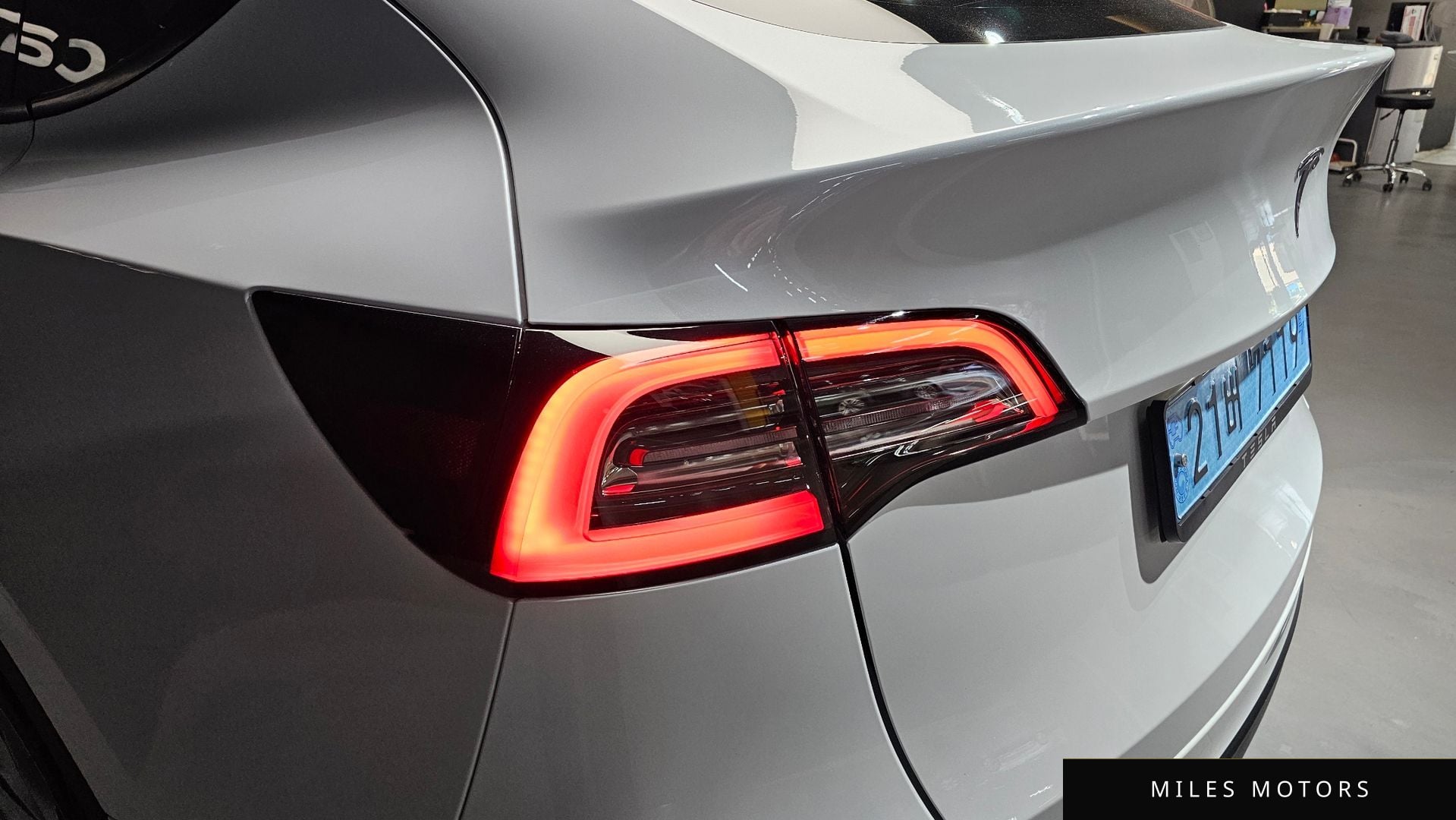 Tesla Model Y 2023 — миниатюра 9