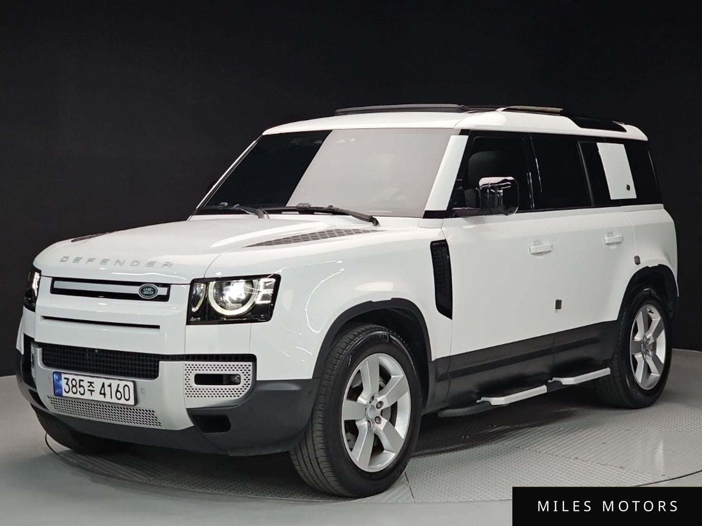 Land Rover Defender 2023 — фото 1 из 12