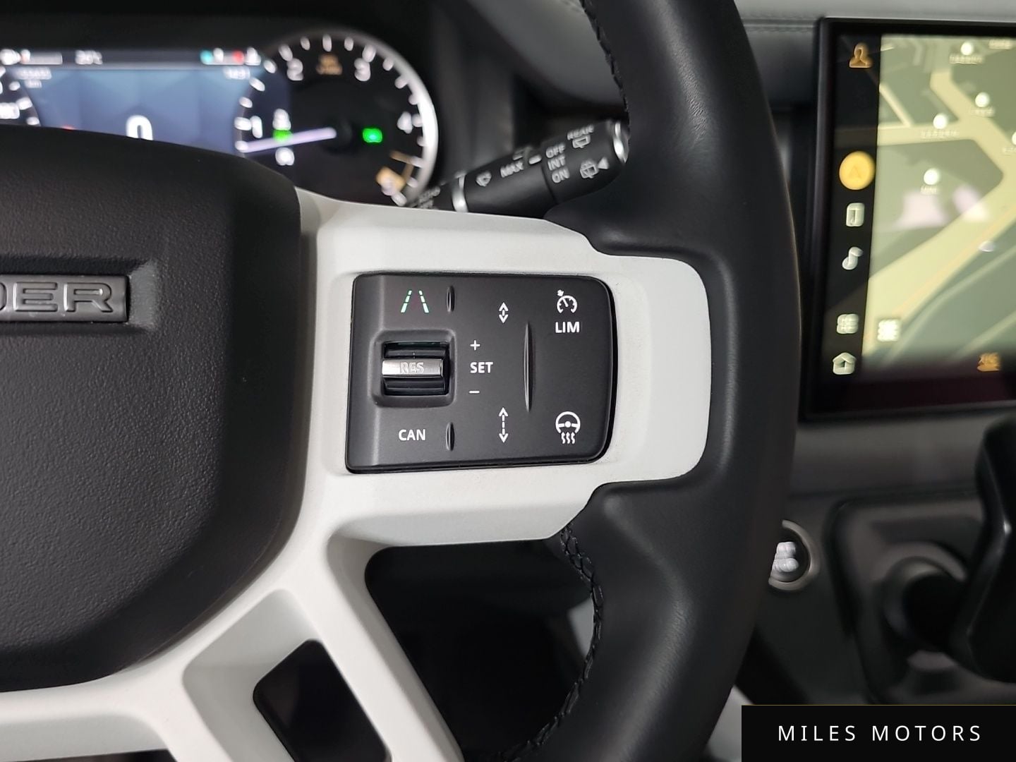 Land Rover Defender 2023 — миниатюра 12