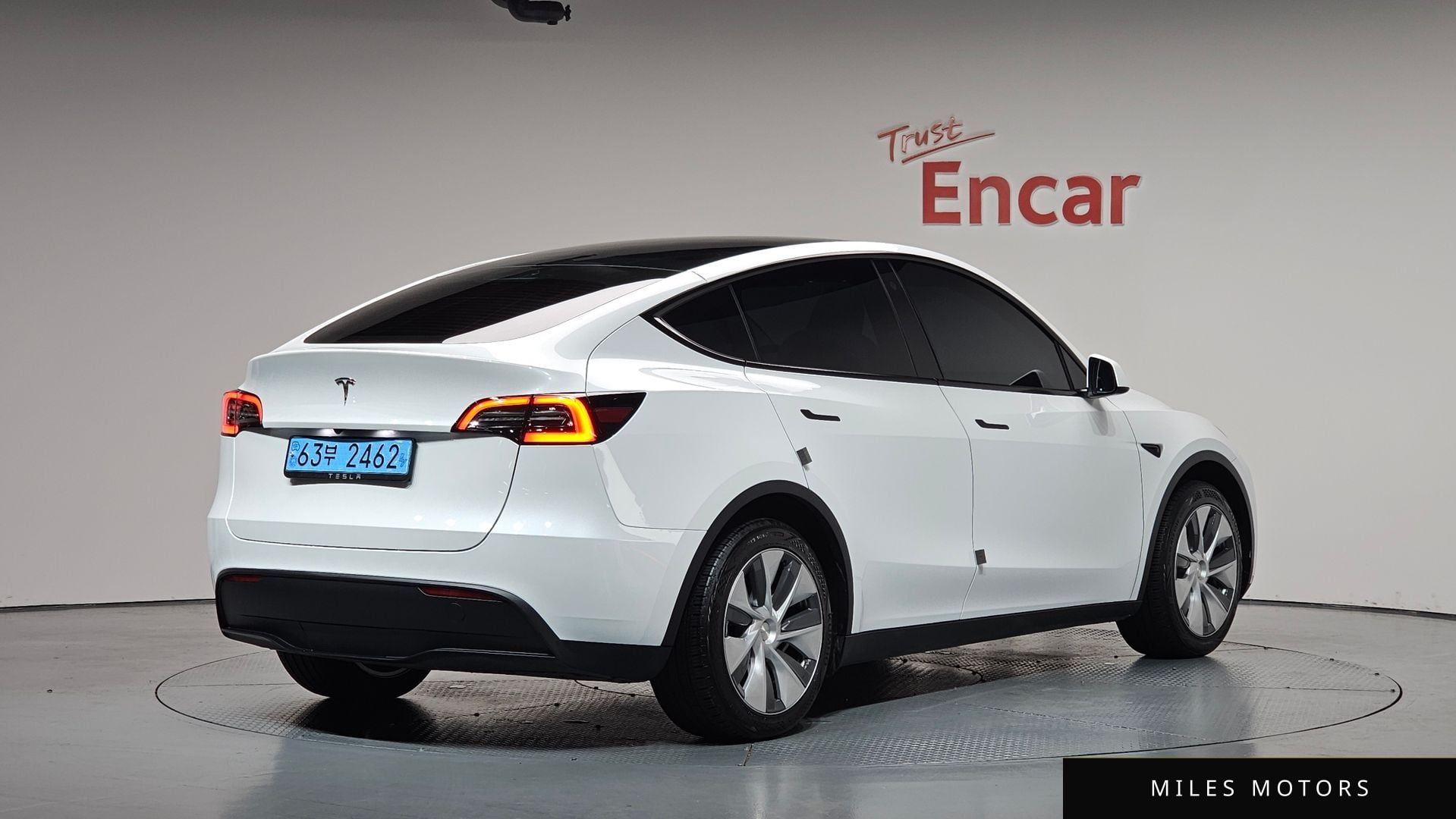 Tesla Model Y 2024 — фото 1 из 12