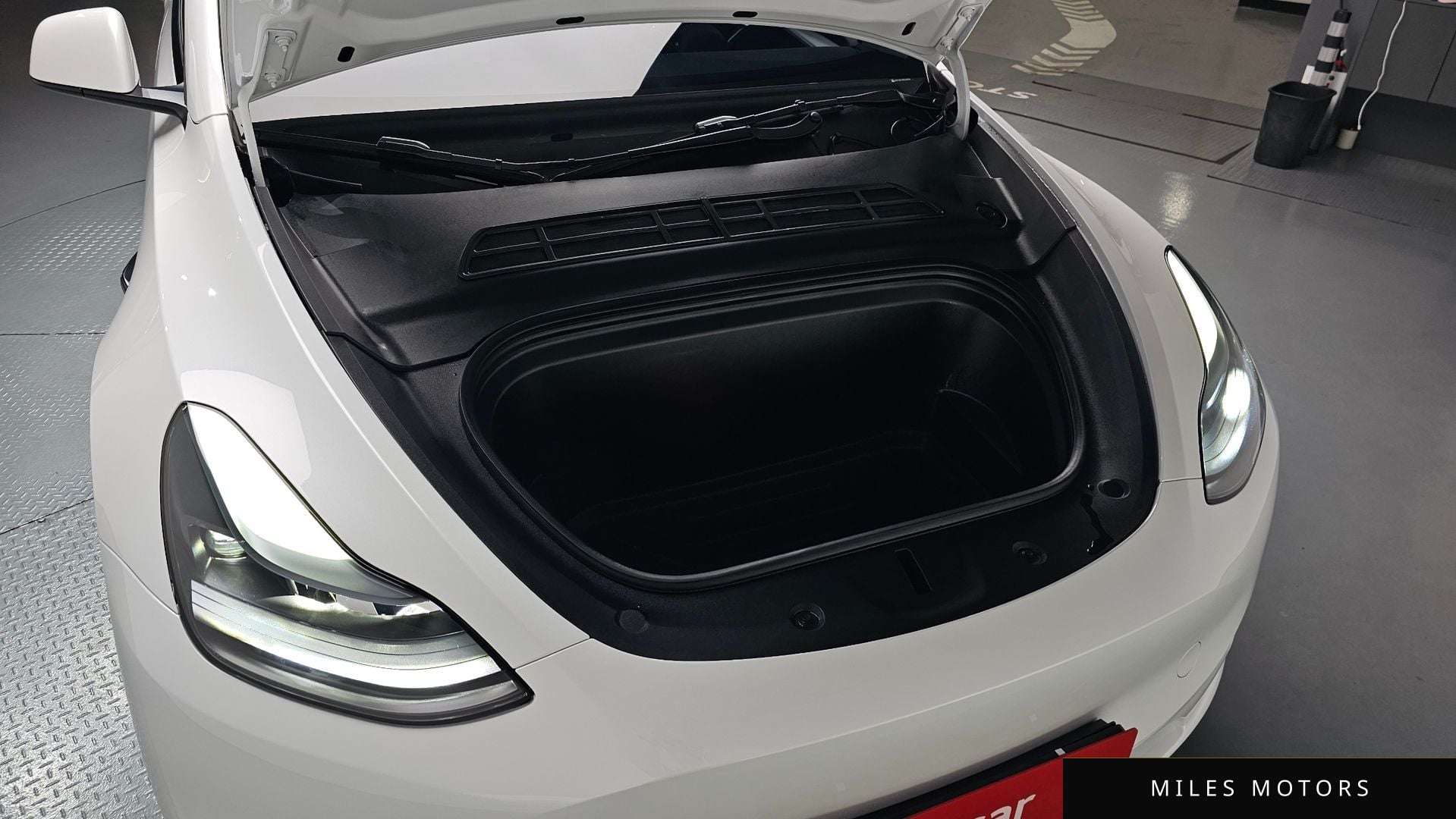 Tesla Model Y 2024 — миниатюра 5