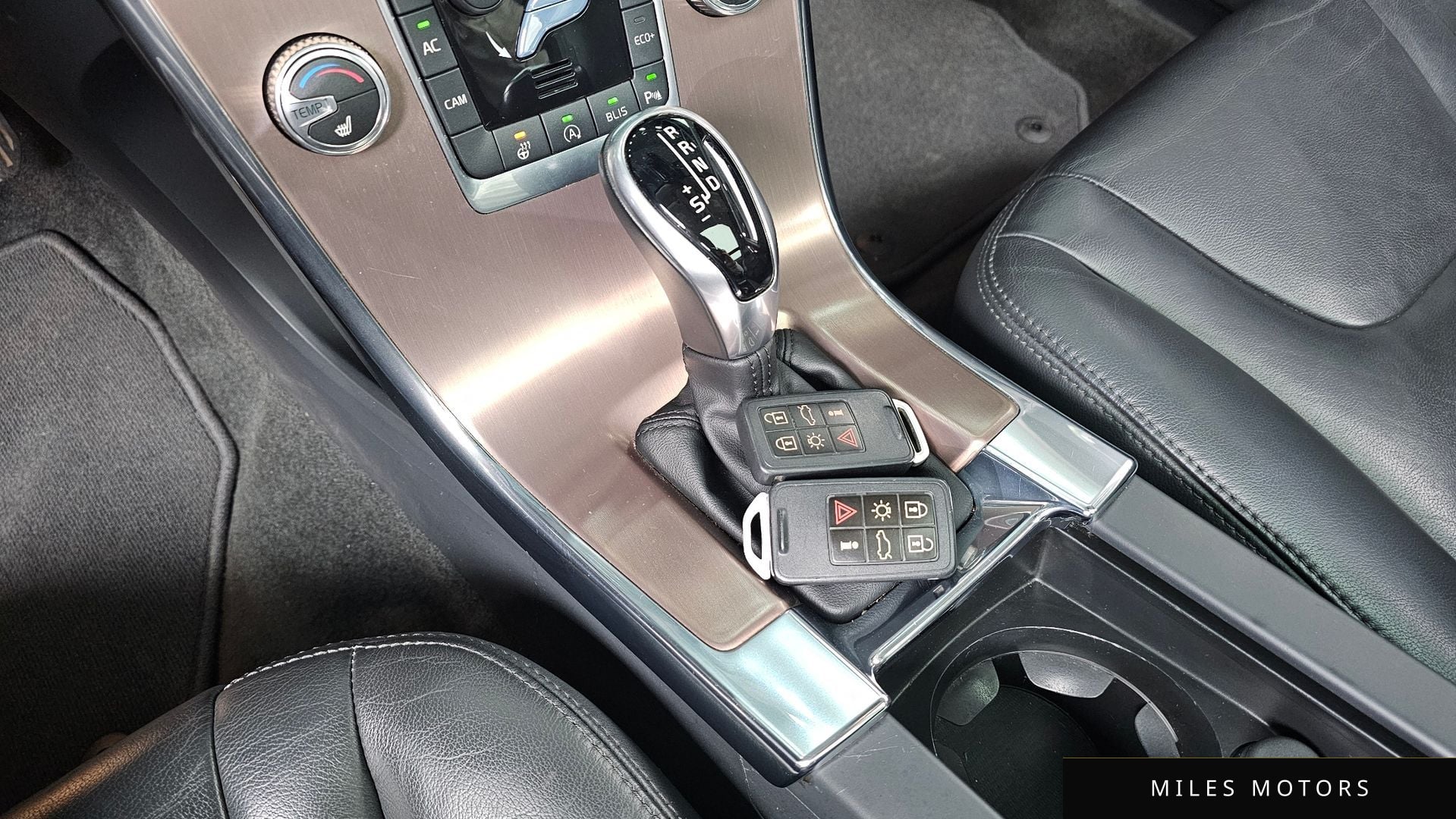 Volvo XC60 2017 — миниатюра 12