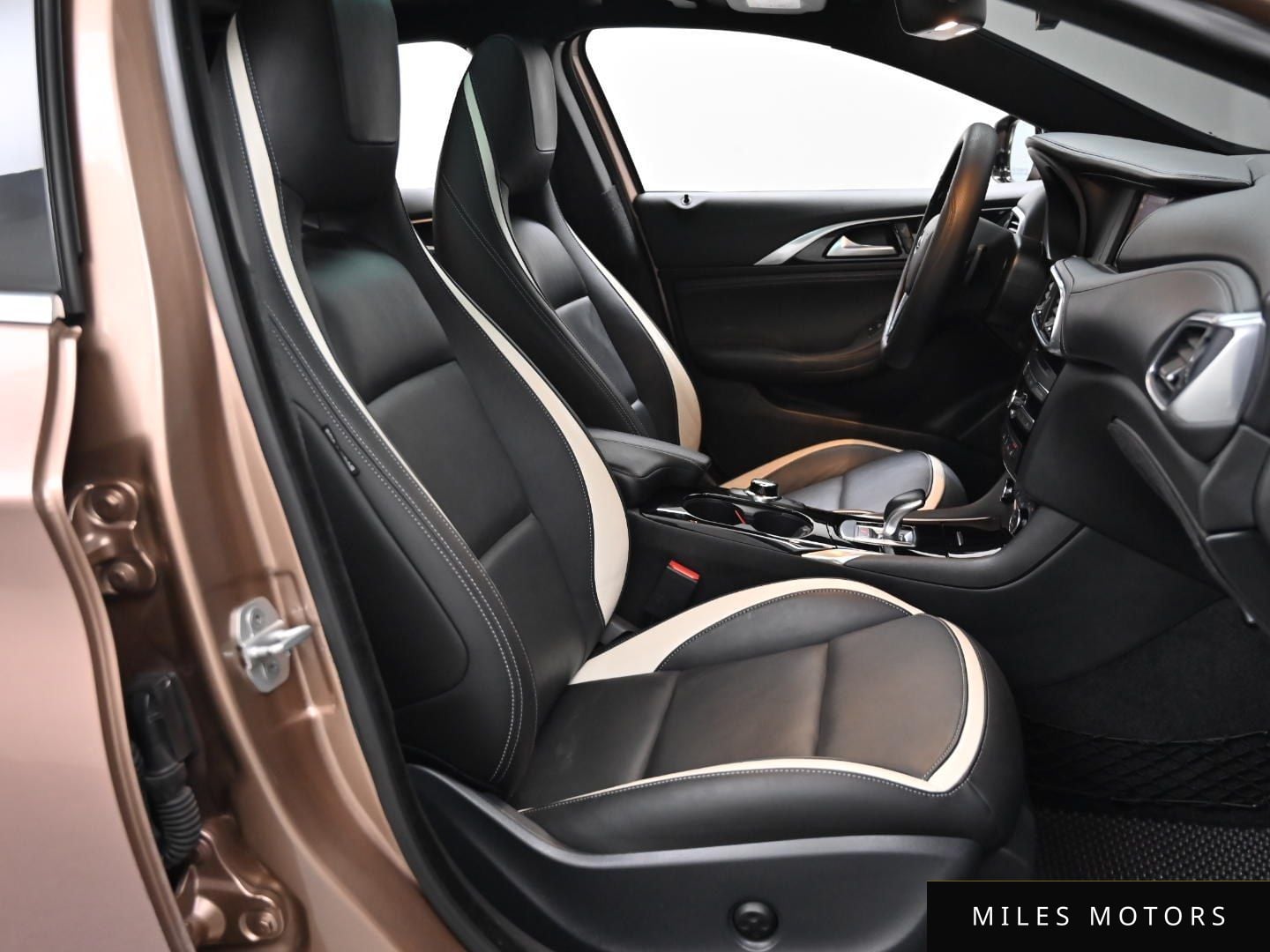 Infiniti Q30 2017 — миниатюра 10