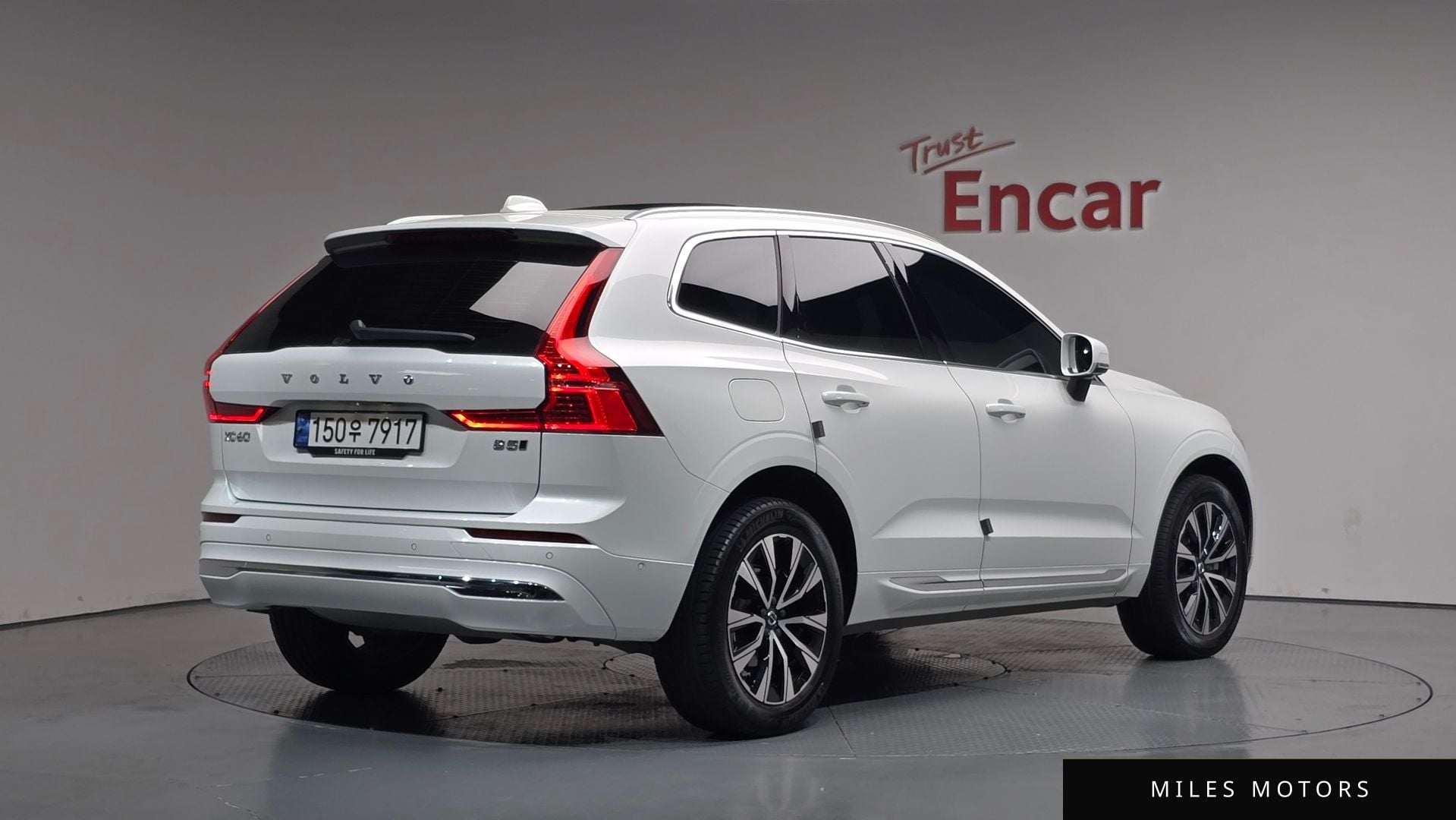 Volvo XC60 2023 — фото 1 из 12