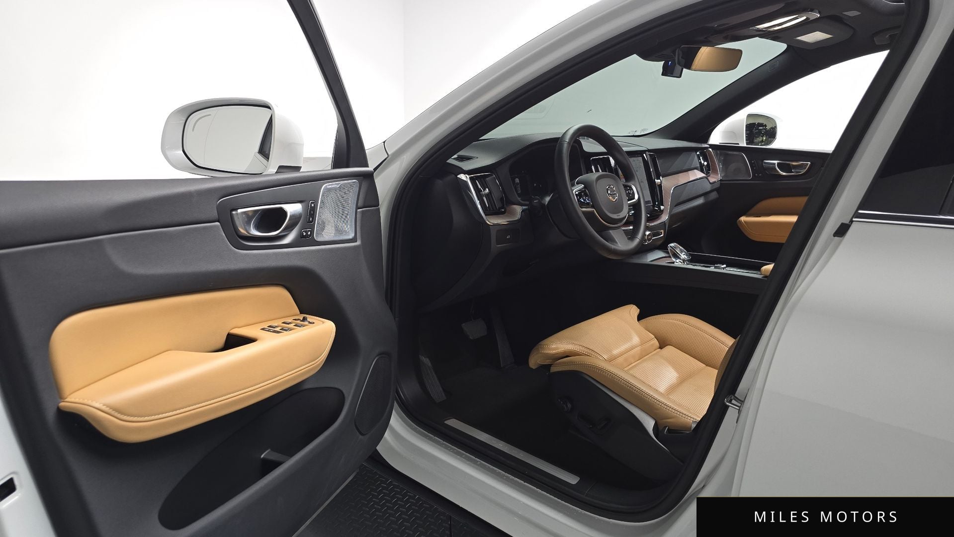 Volvo XC60 2023 — миниатюра 12