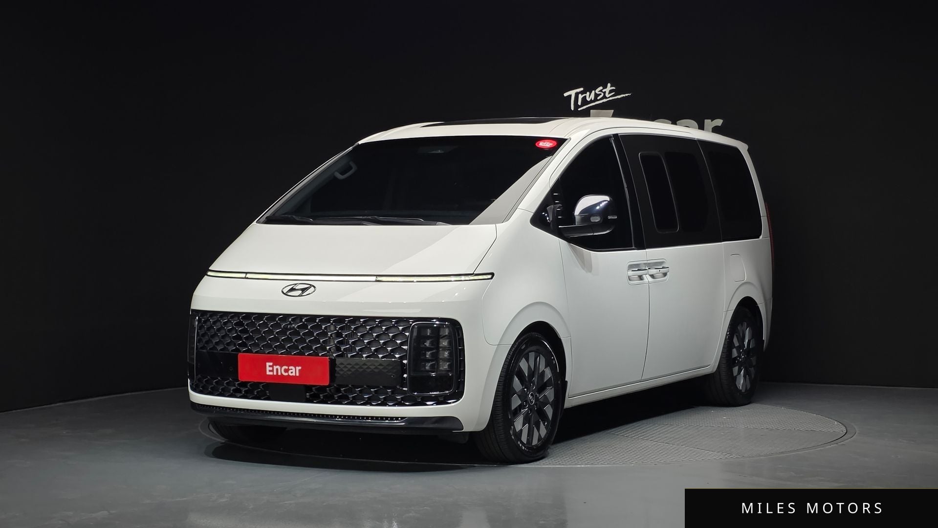 Hyundai Staria 2022 — фото 1 из 12