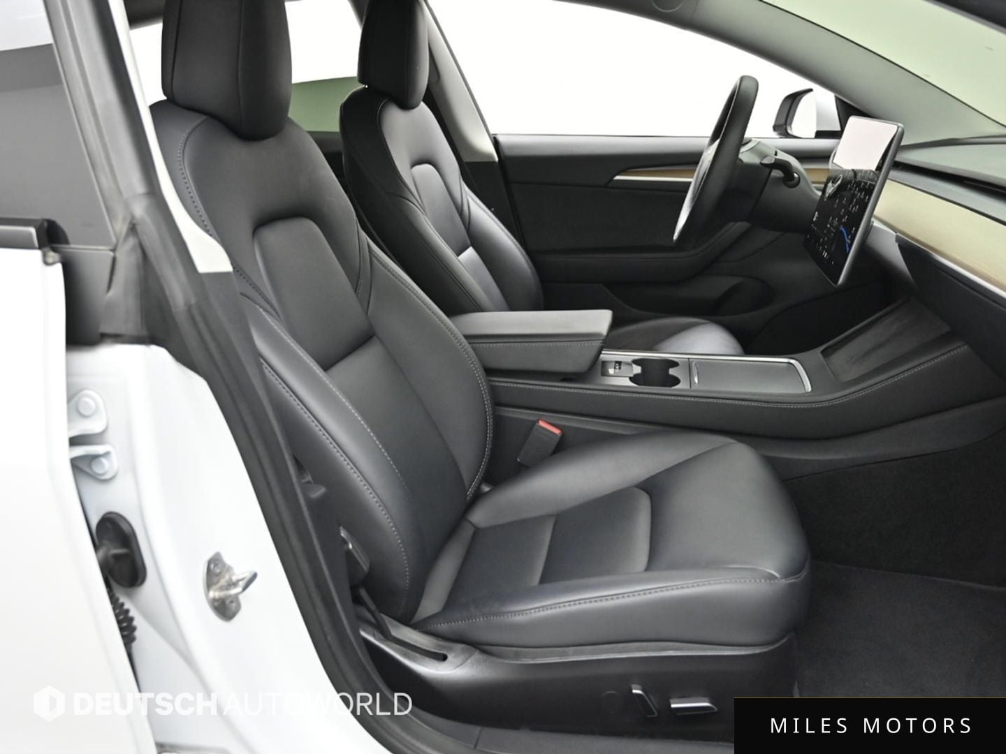 Tesla Model 3 2022 — миниатюра 10