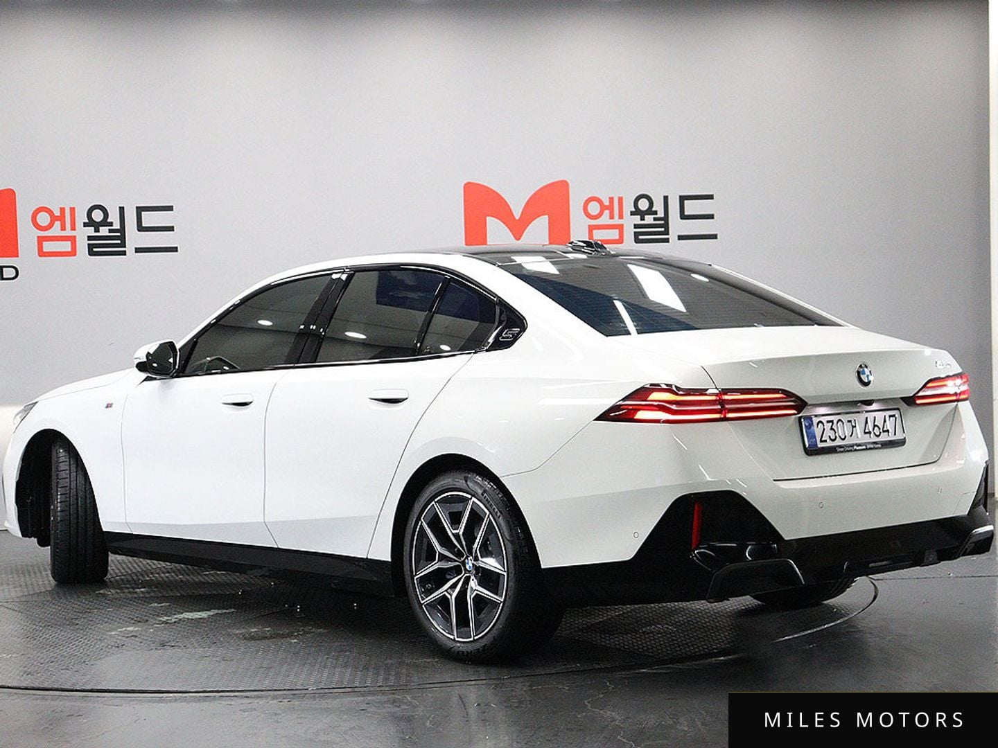 BMW 5 Series (G60) 2025 — миниатюра 4